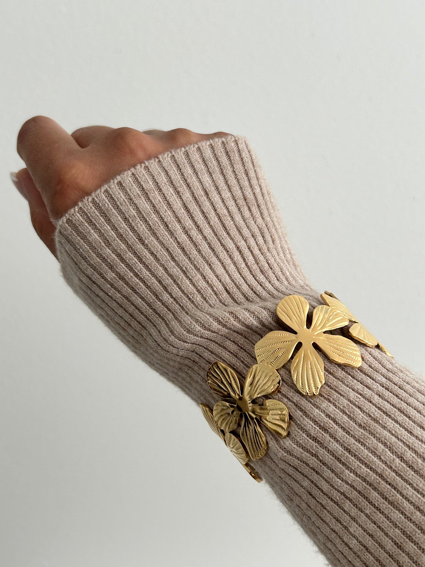 Camelia big flowers bangle