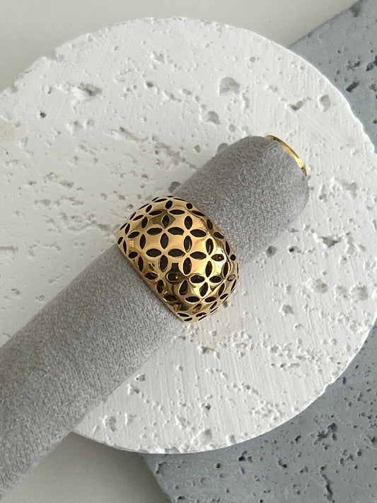 Rijaa Ring • Gold chunky ring