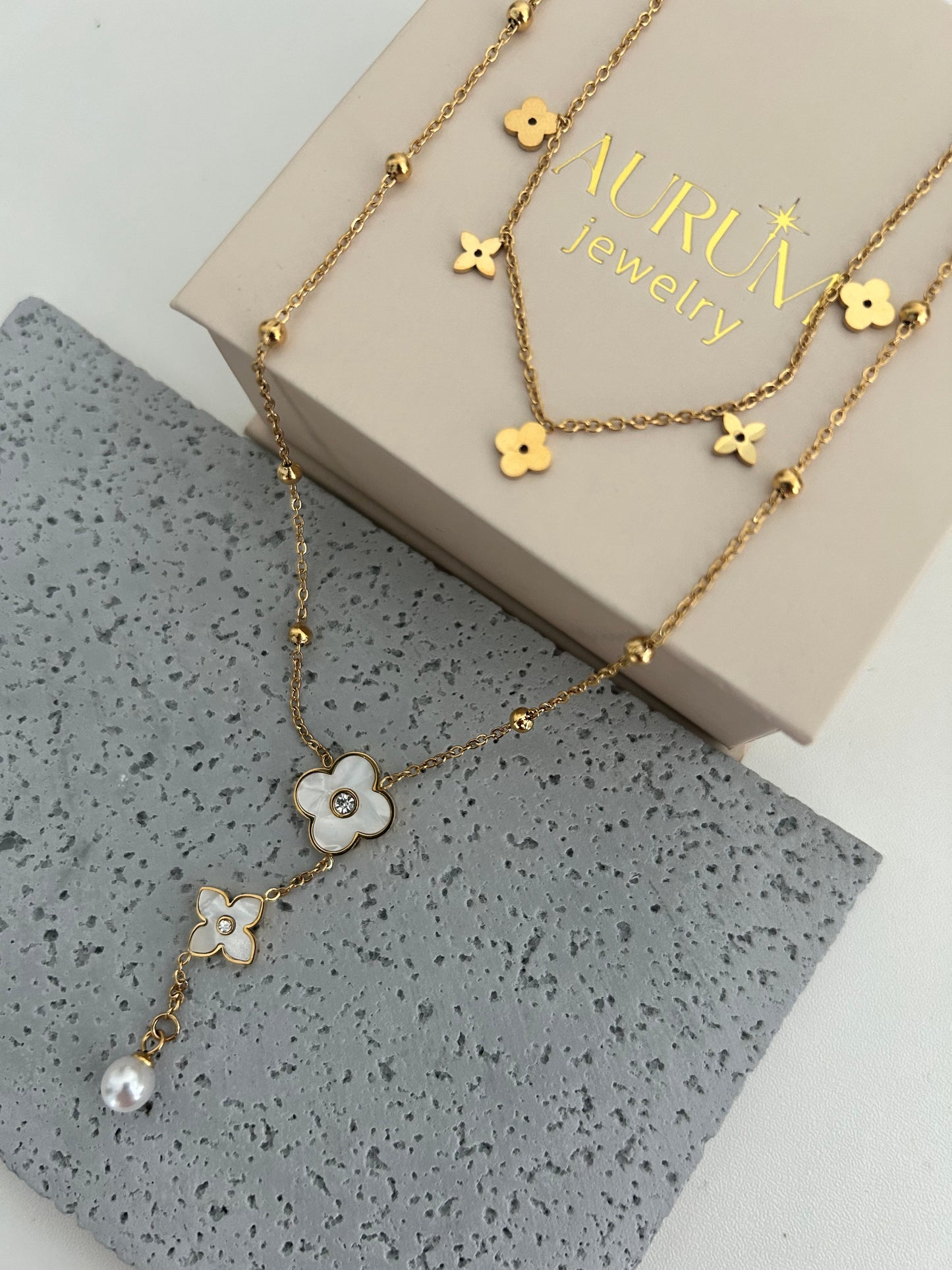 Adiba necklace • Double layer flowers and clovers necklace