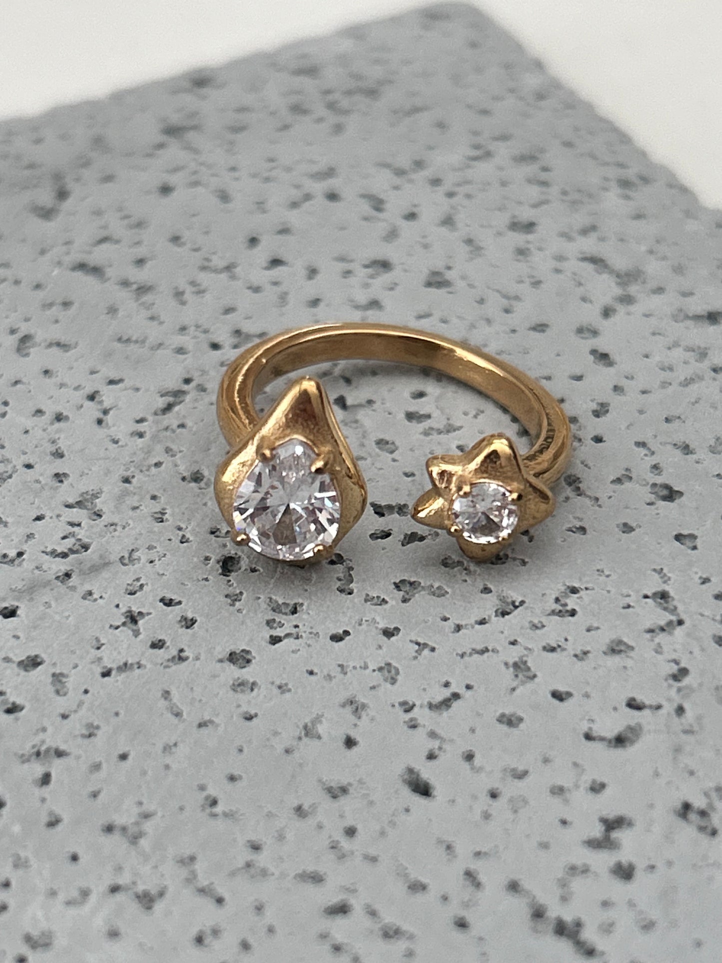 Sarah Ring • Gold drop and star adjustable ring