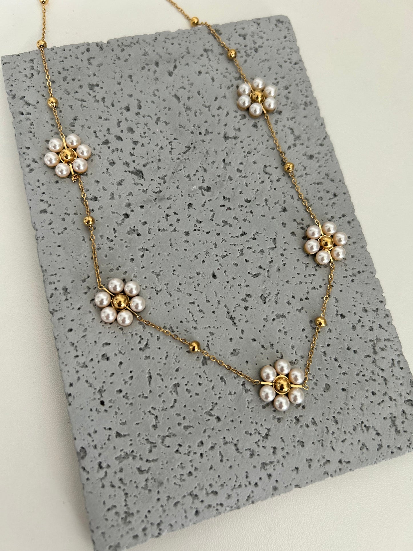 Anum Necklace • Flower necklace