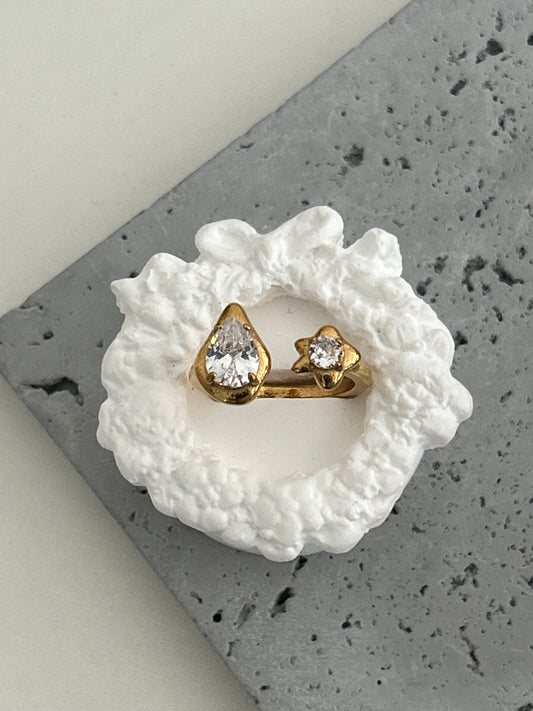 Sarah Ring • Gold drop and star adjustable ring