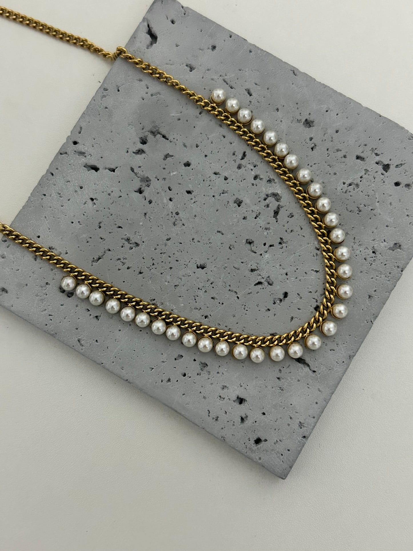 Malayka Necklace • Gold pearl necklace