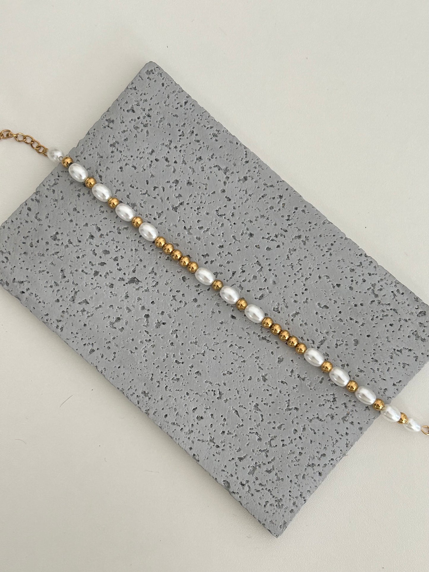 Gold beads and pearl bracelet