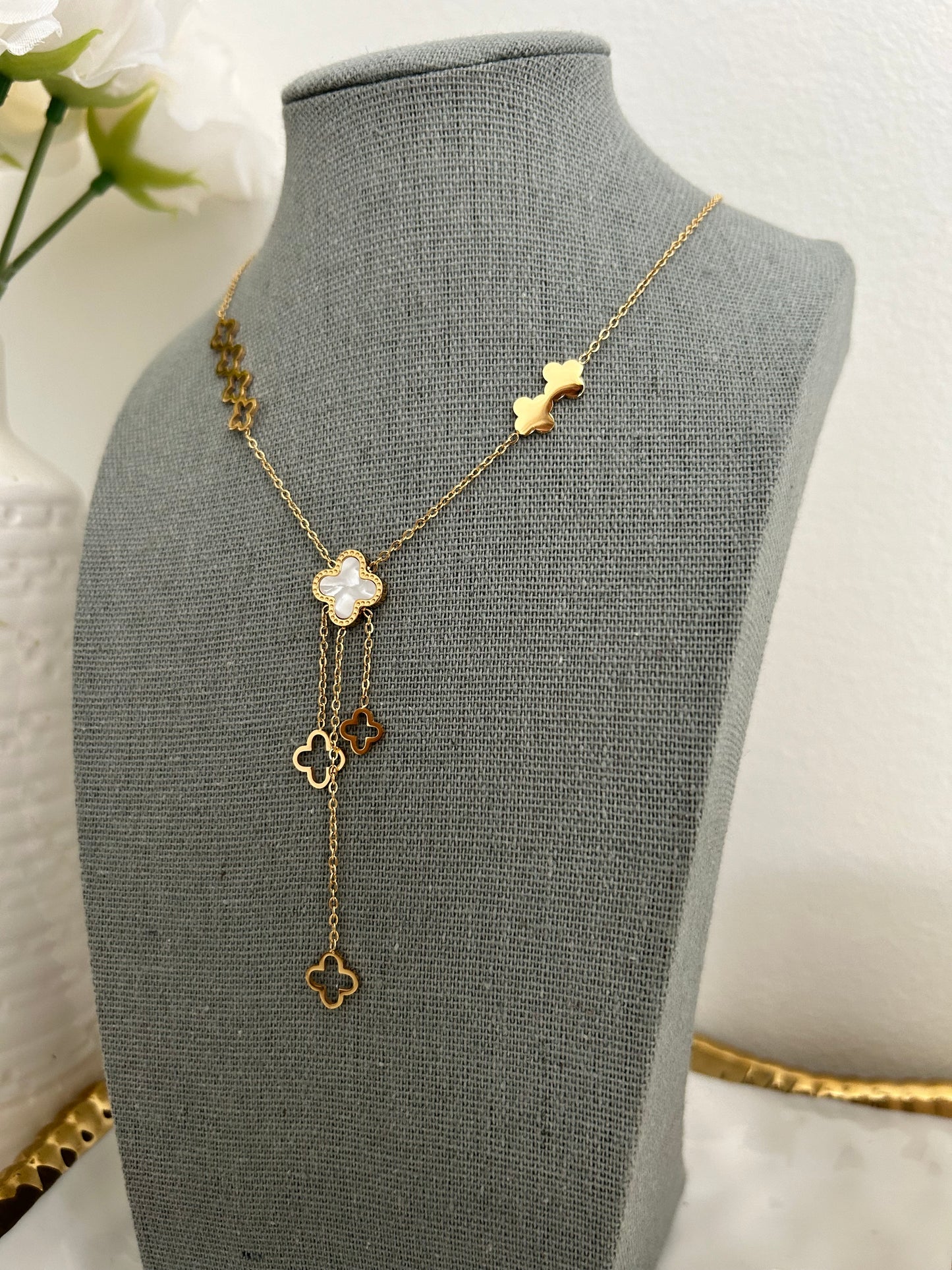 Fariha necklace• Clover Y necklace