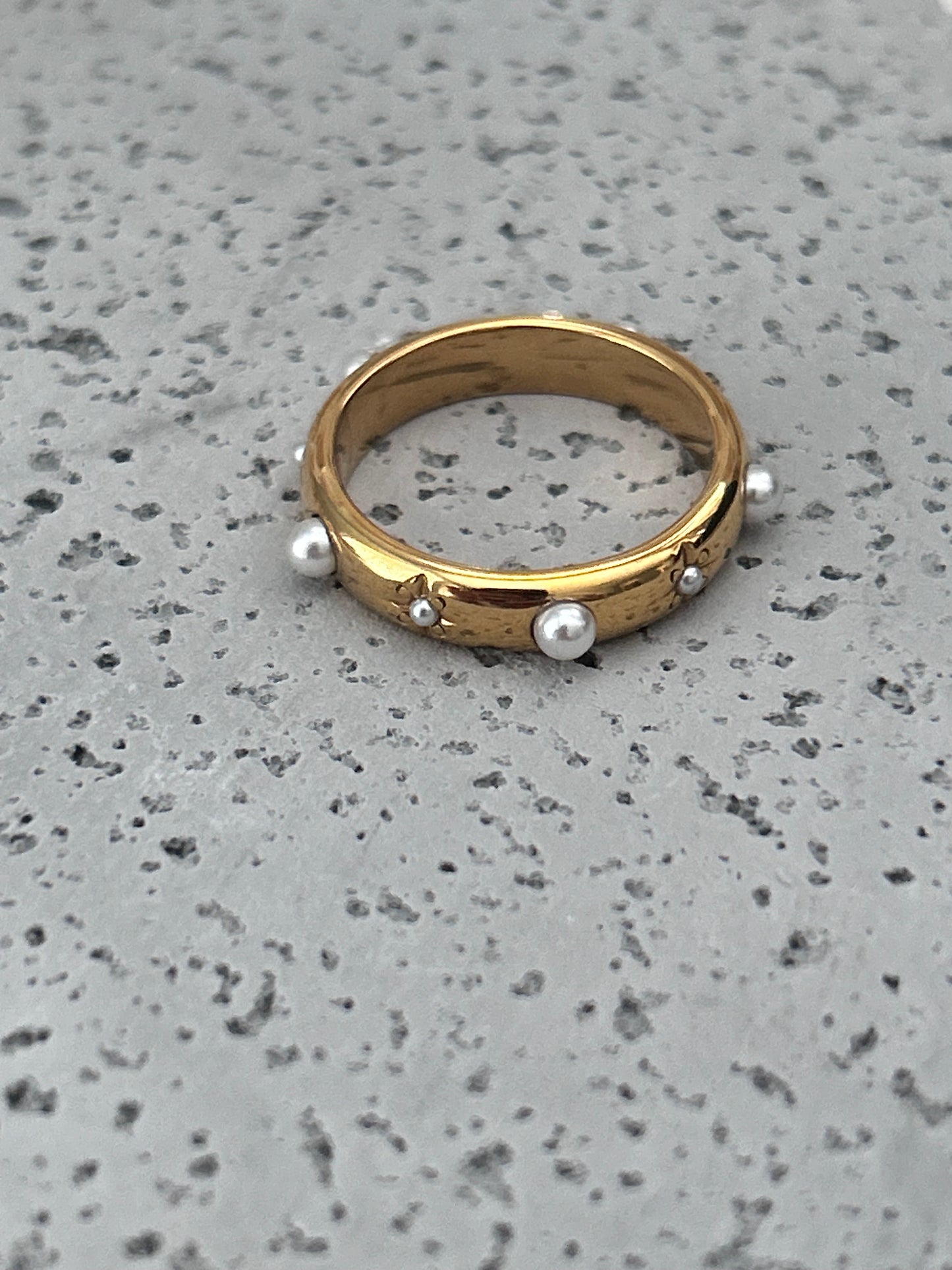 Sophia Ring • Pearl gold ring