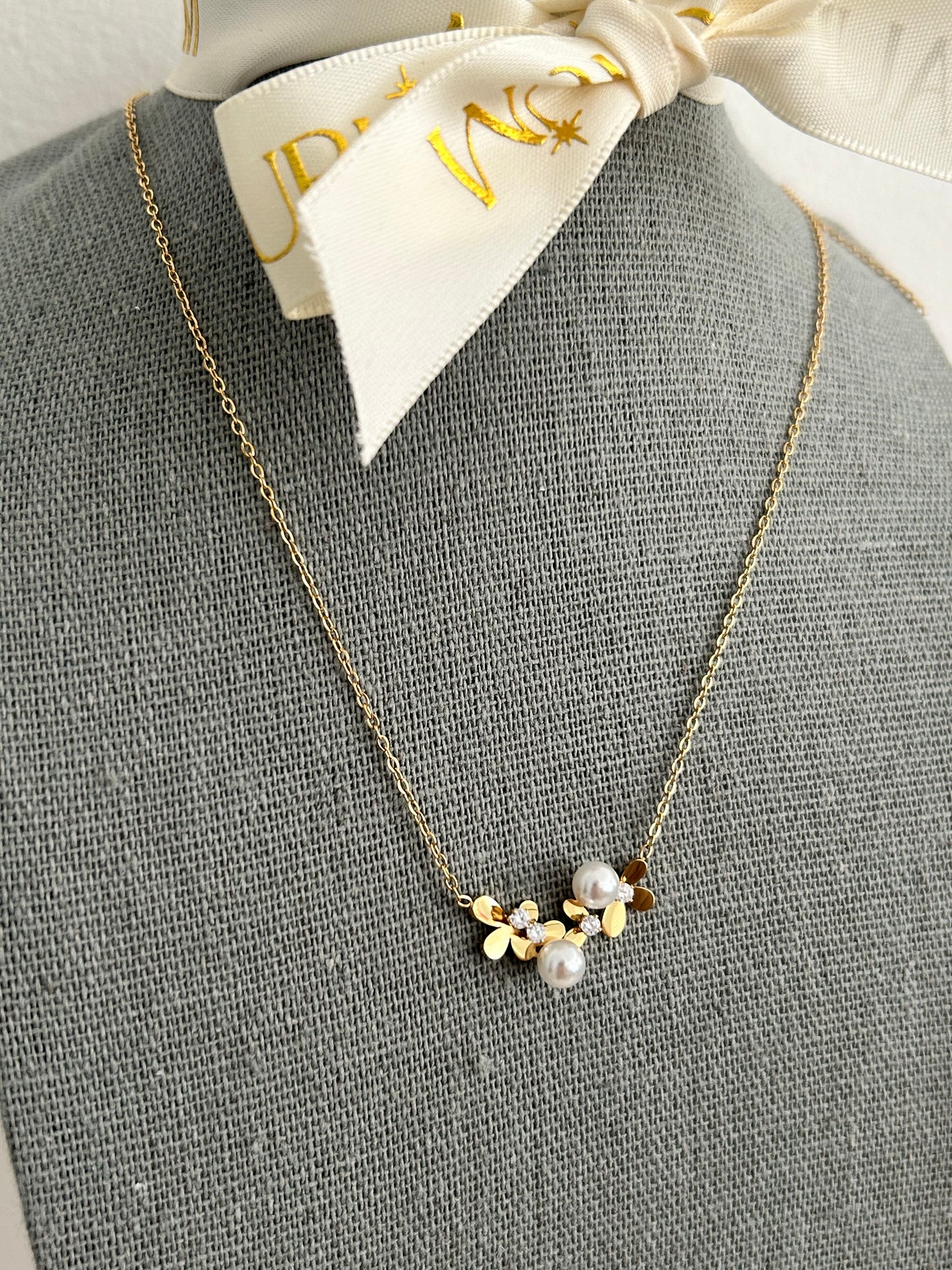 Lily Necklace • Little Flowers Pearly Necklace