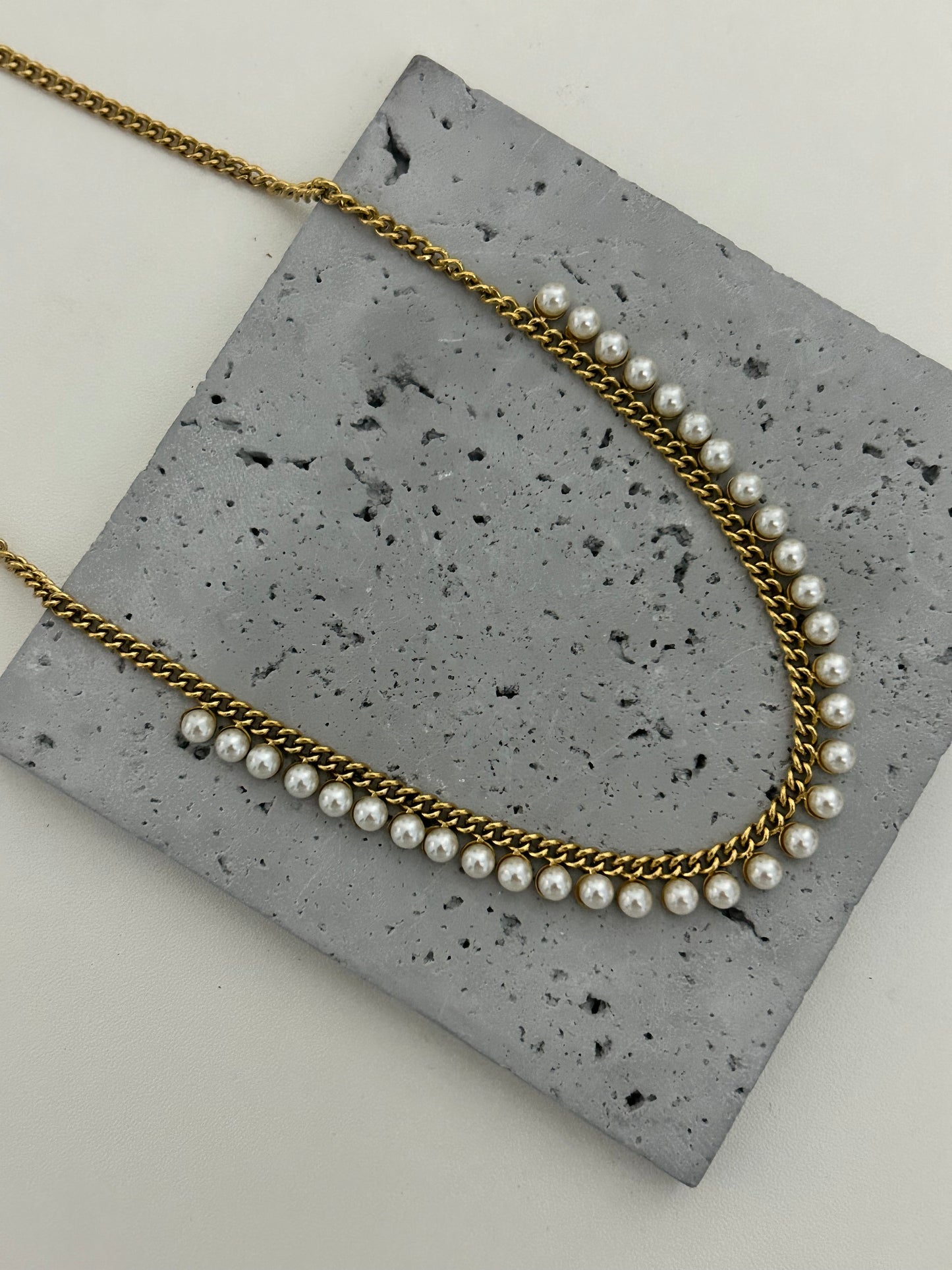 Malayka Necklace • Gold pearl necklace