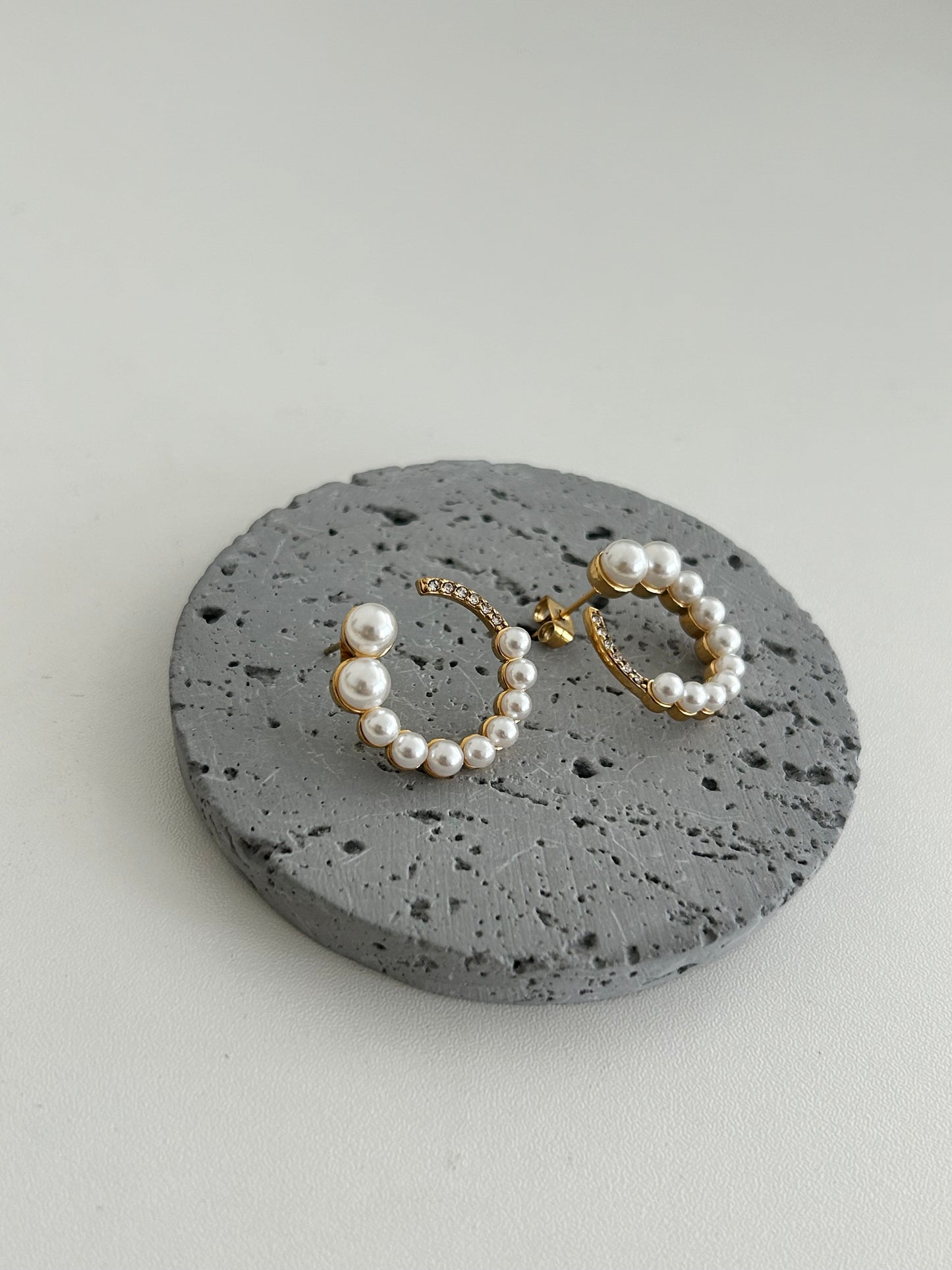 Laiba earrings • Pearl Circle Earrings