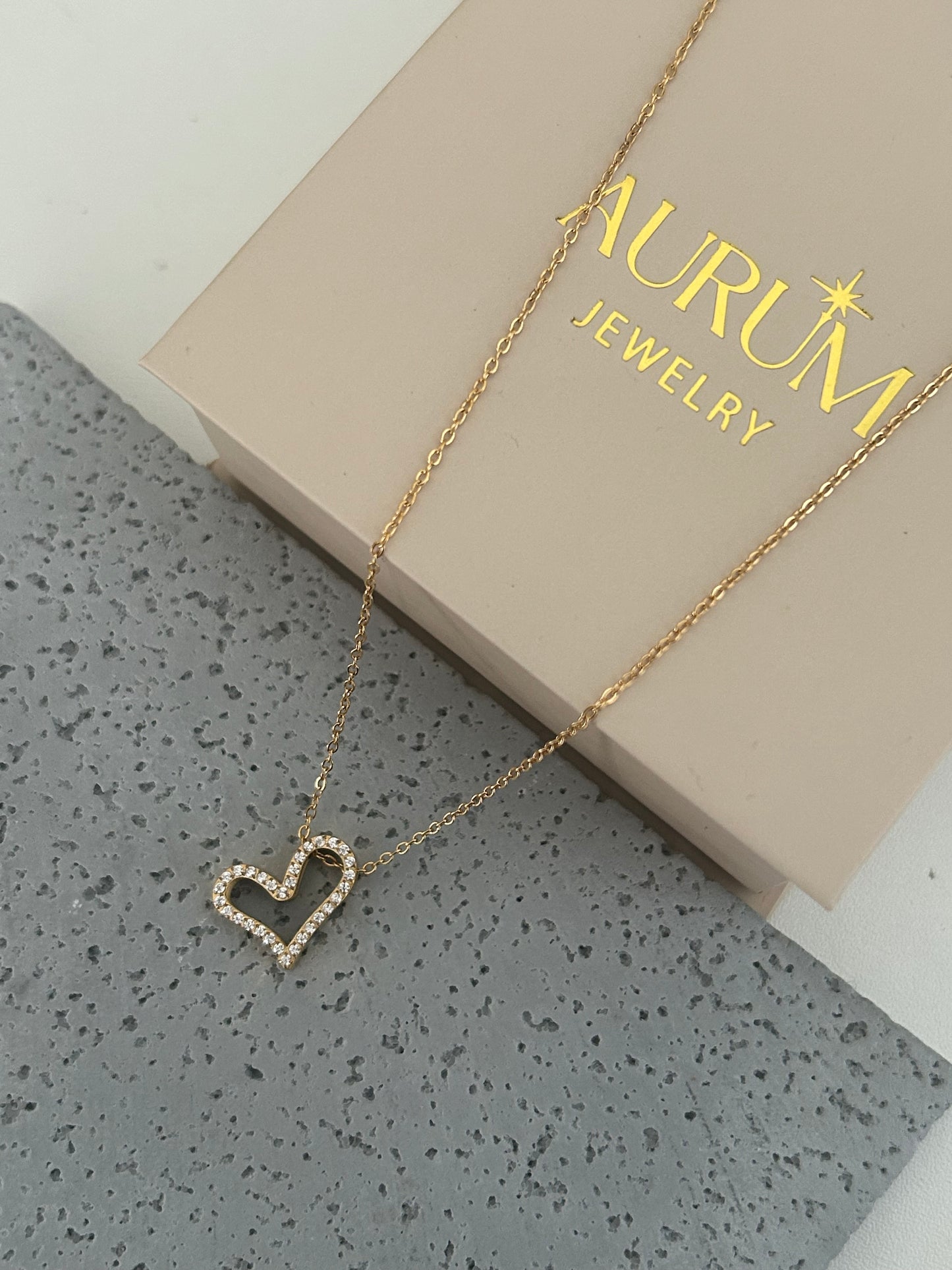 Annie Necklace • Heart necklace