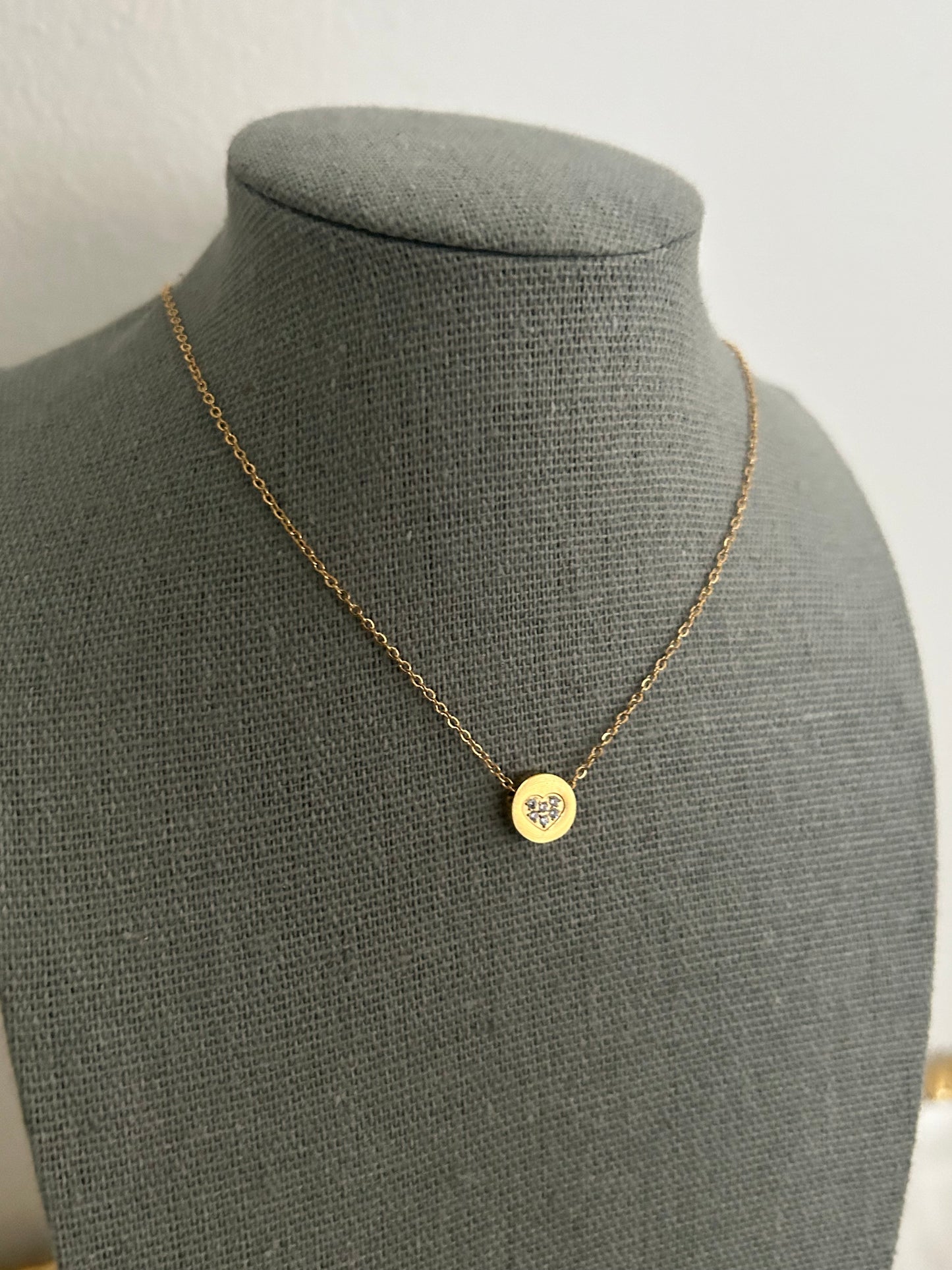 Wania necklace • Dainty Heart Necklace