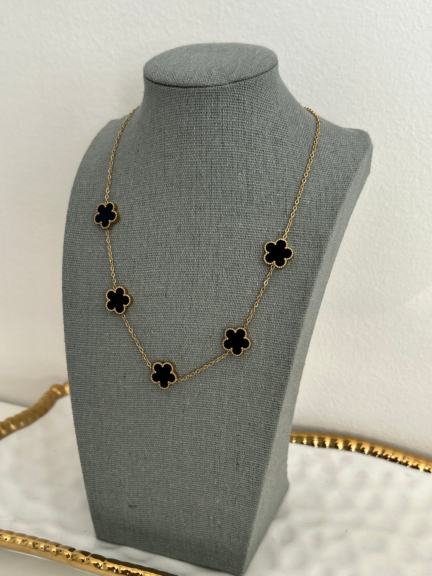 Assiya Necklace • Flower necklace