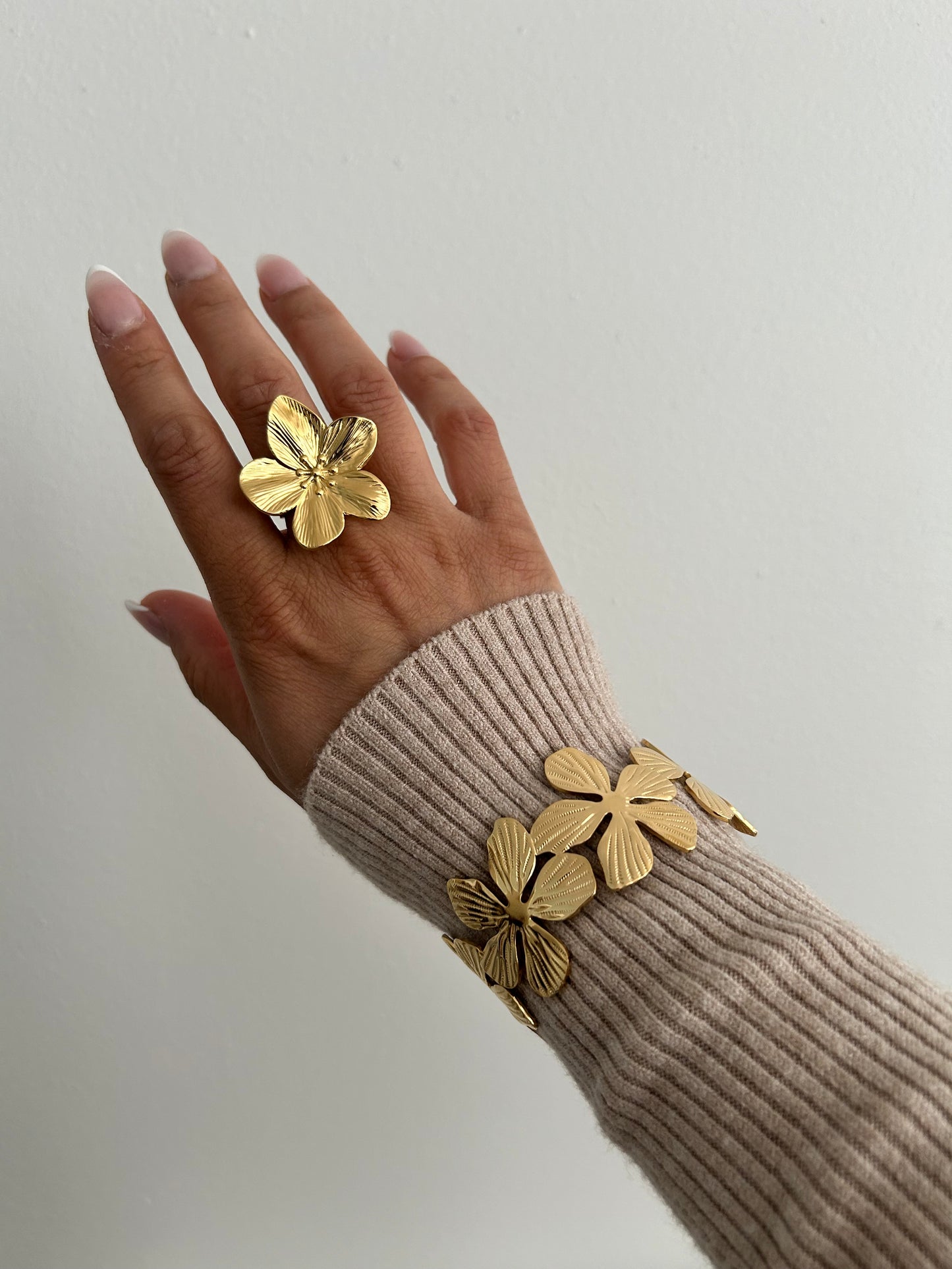 Camelia Chunky Adjustable Big Flower Ring