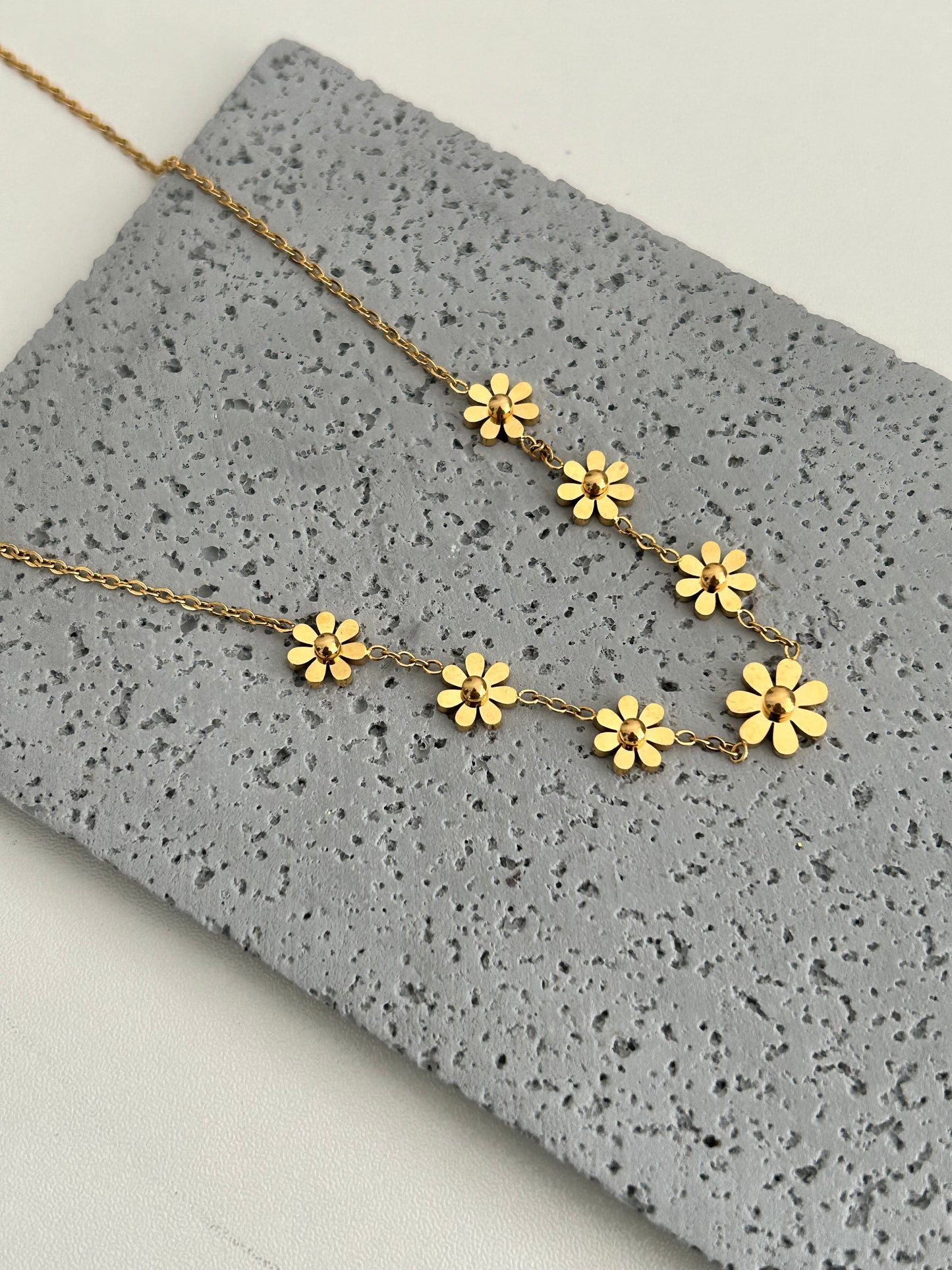 Daisy necklace