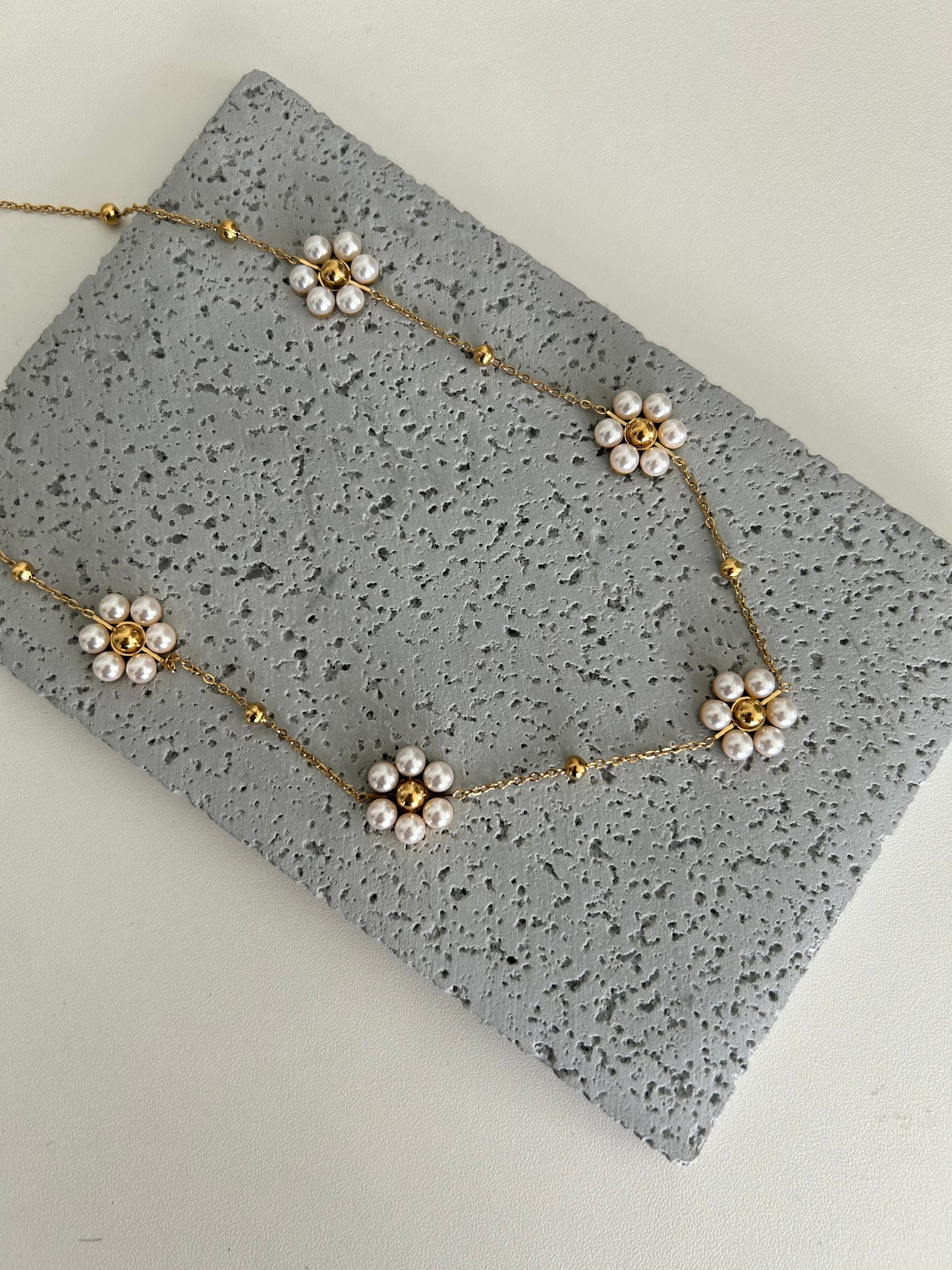 Anum Necklace • Flower necklace