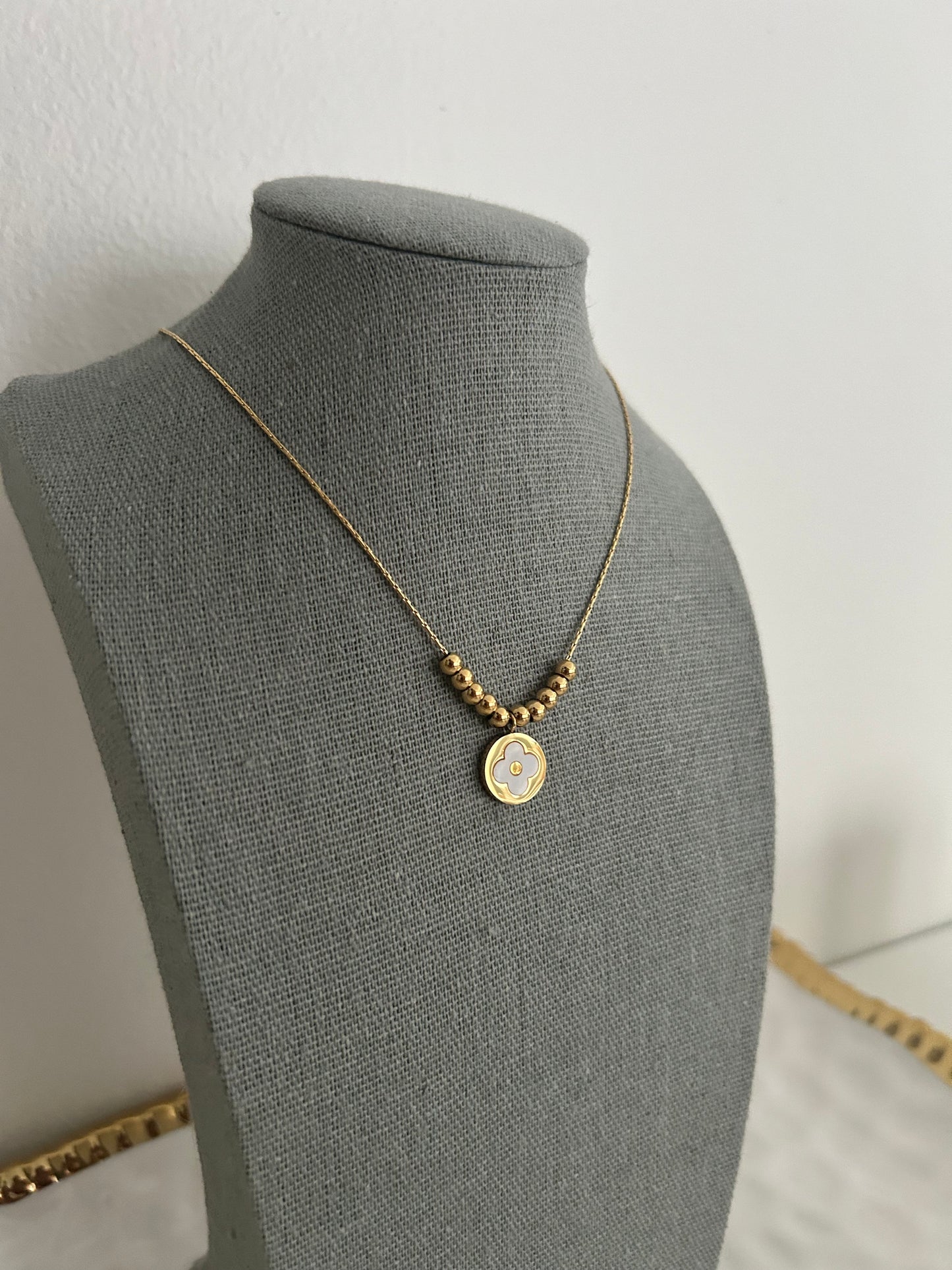 Farida necklace • Dainty beaded necklace with a white clover pendant