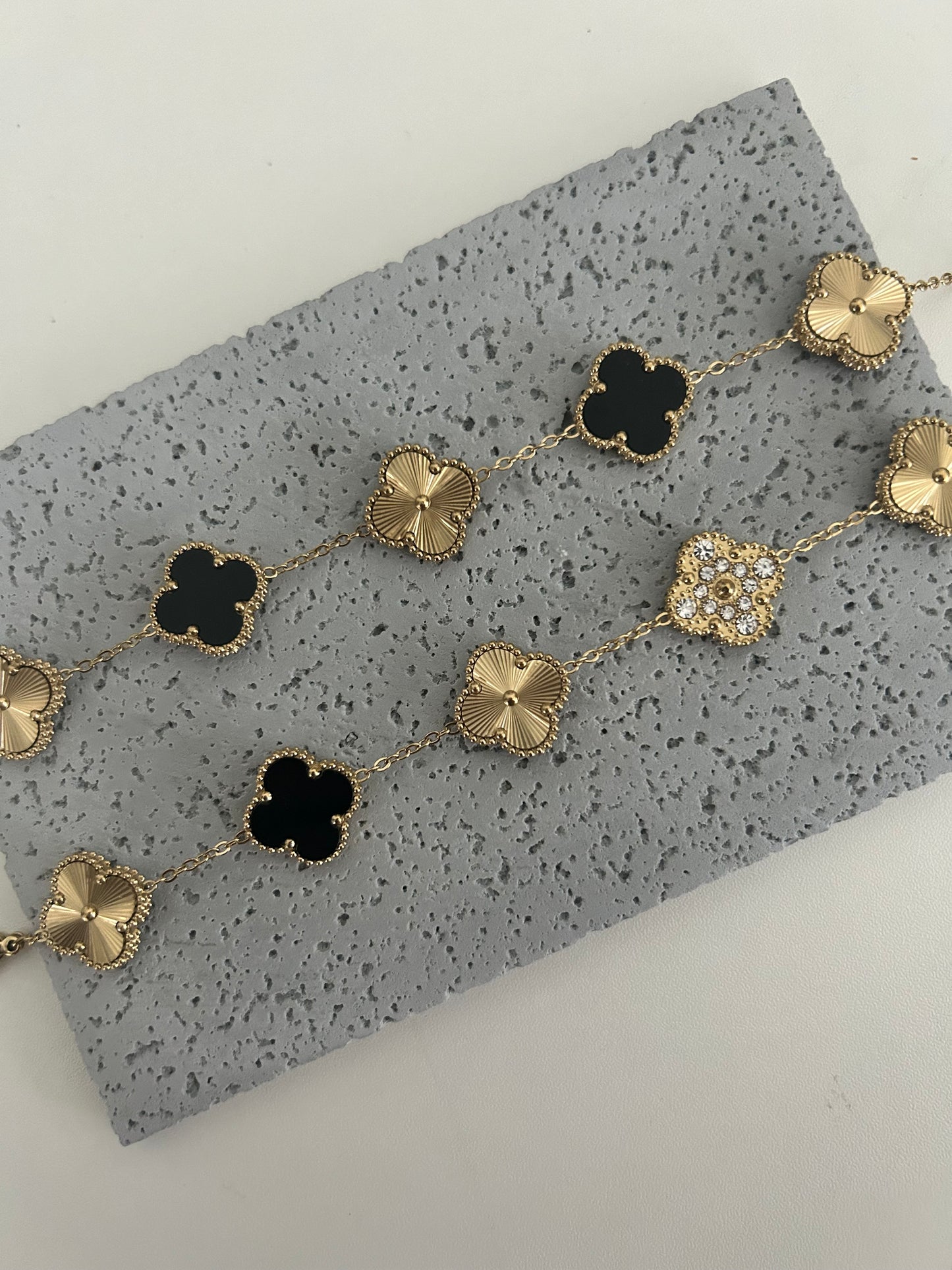 Alayna bracelet • Rhinestone and gold clover bracelet