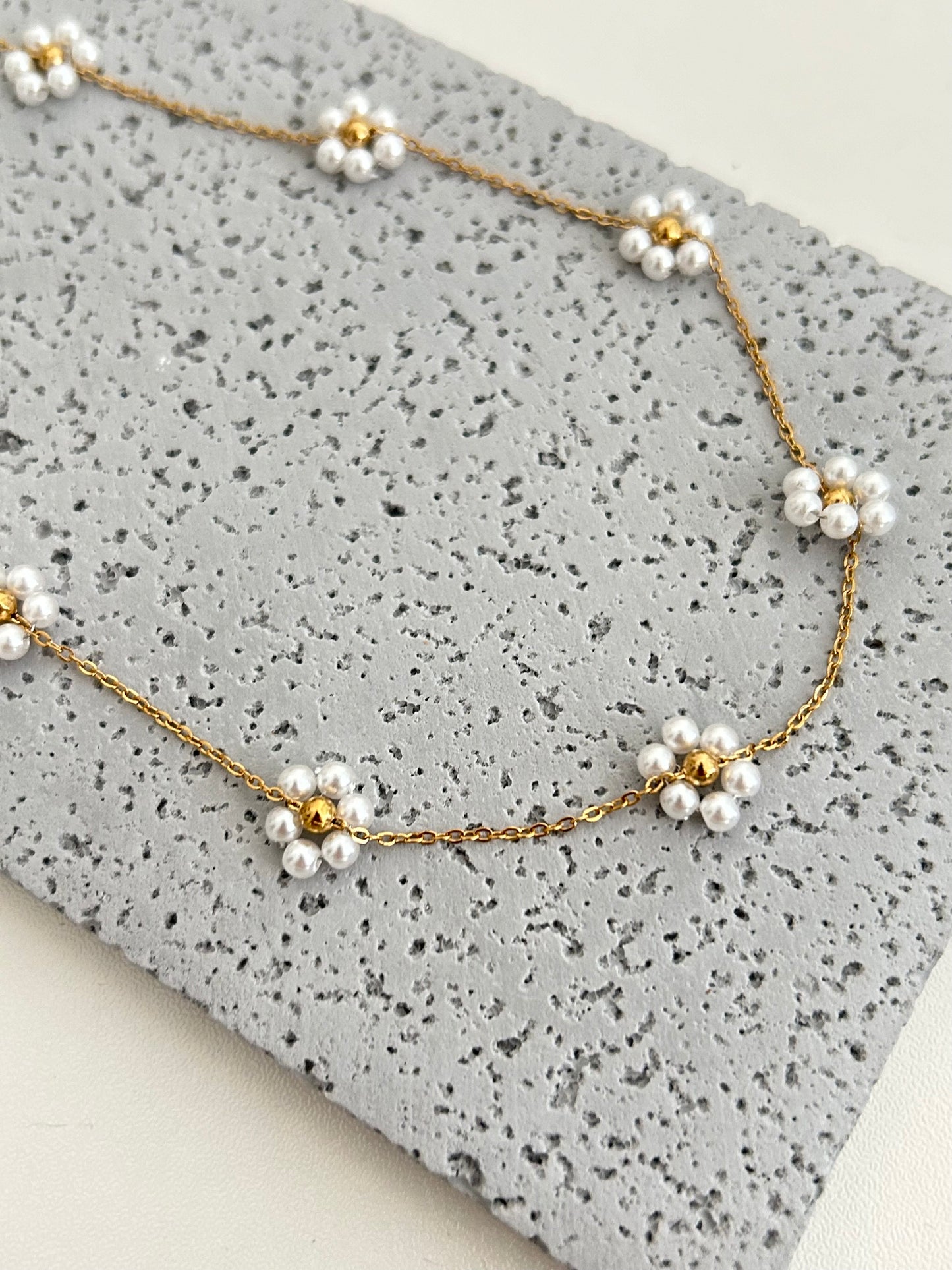 Nafisa Necklace • Flower necklace