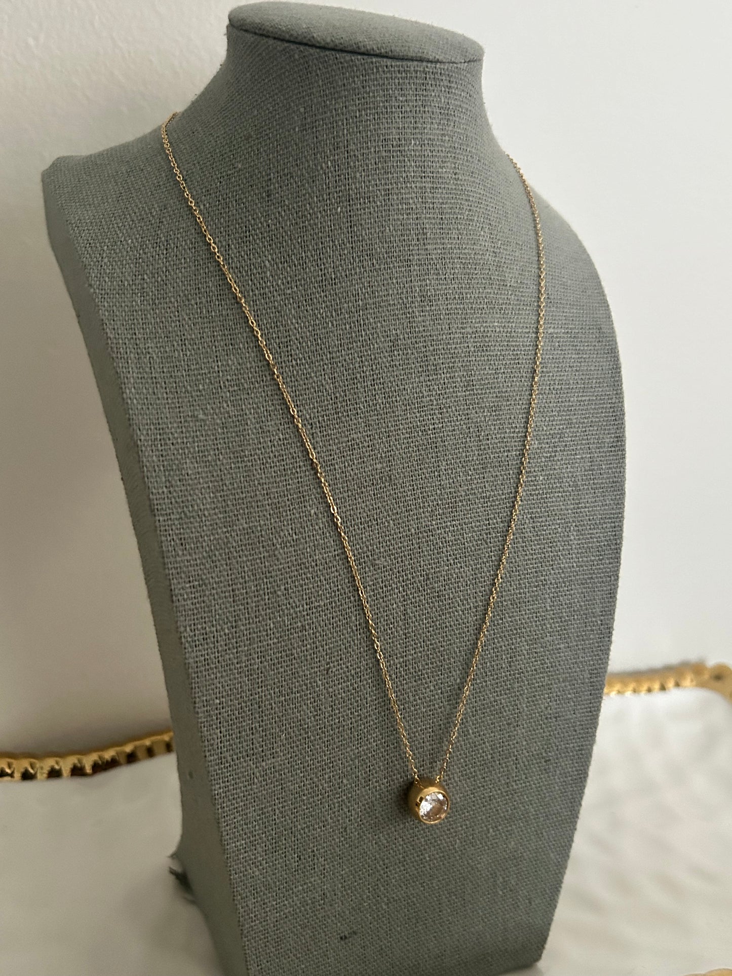 Zinia necklace • Single stone Necklace