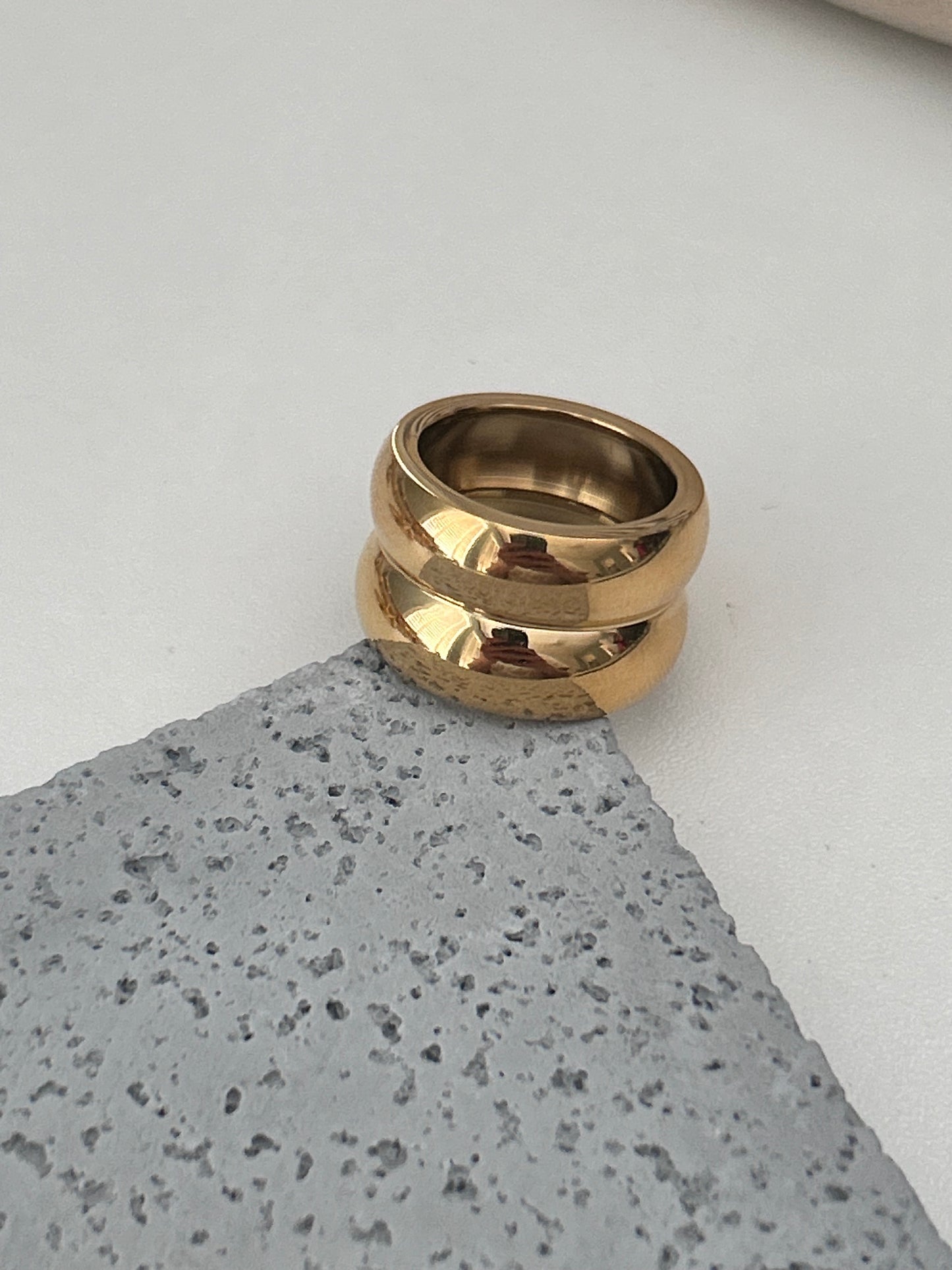 Sajeela Ring • Gold statement ring