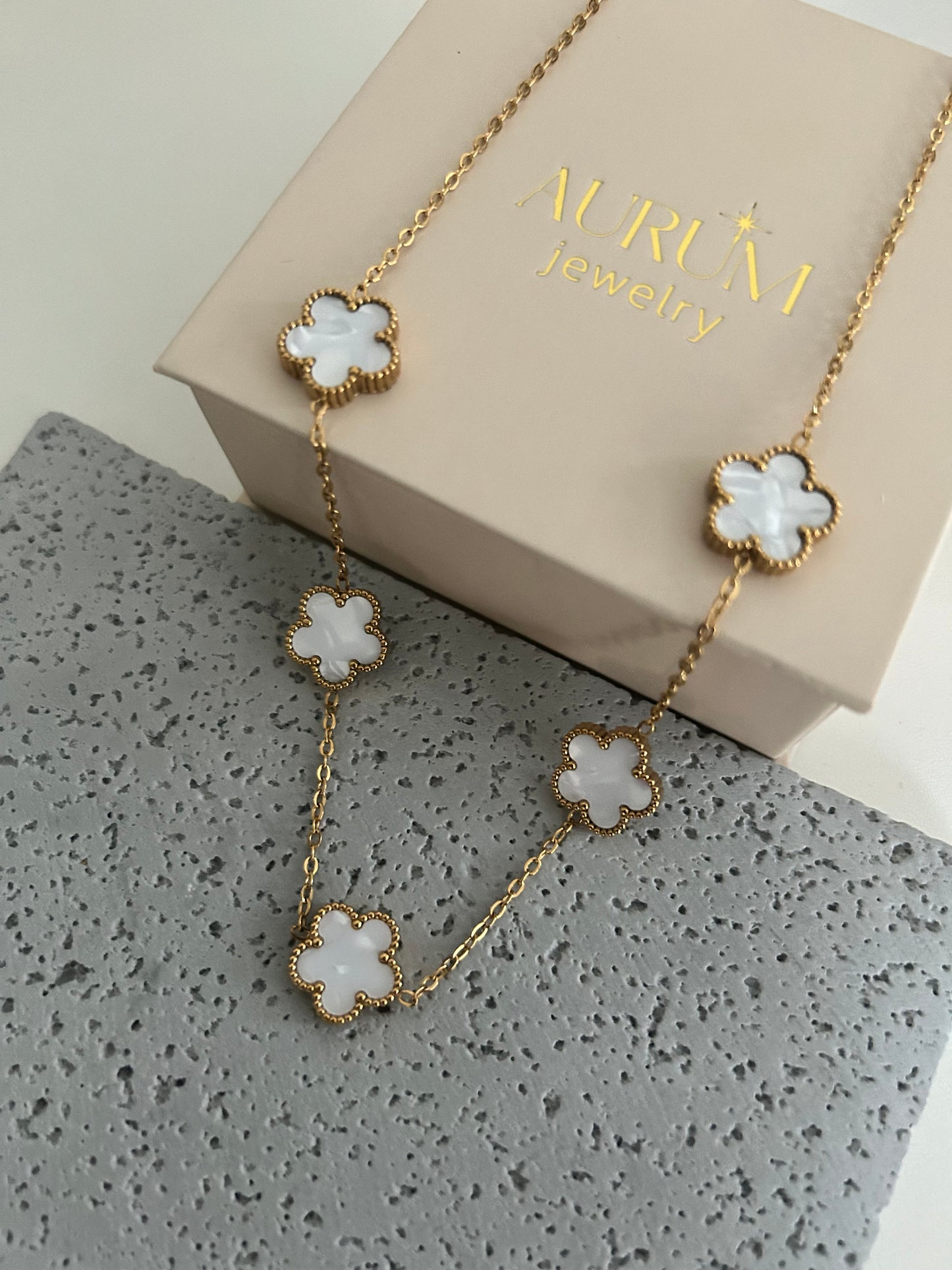 Assiya Necklace • Flower necklace