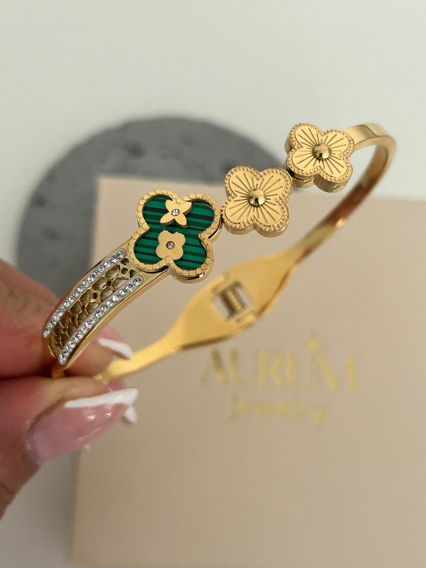 Julieta bangle • Clover Bangle