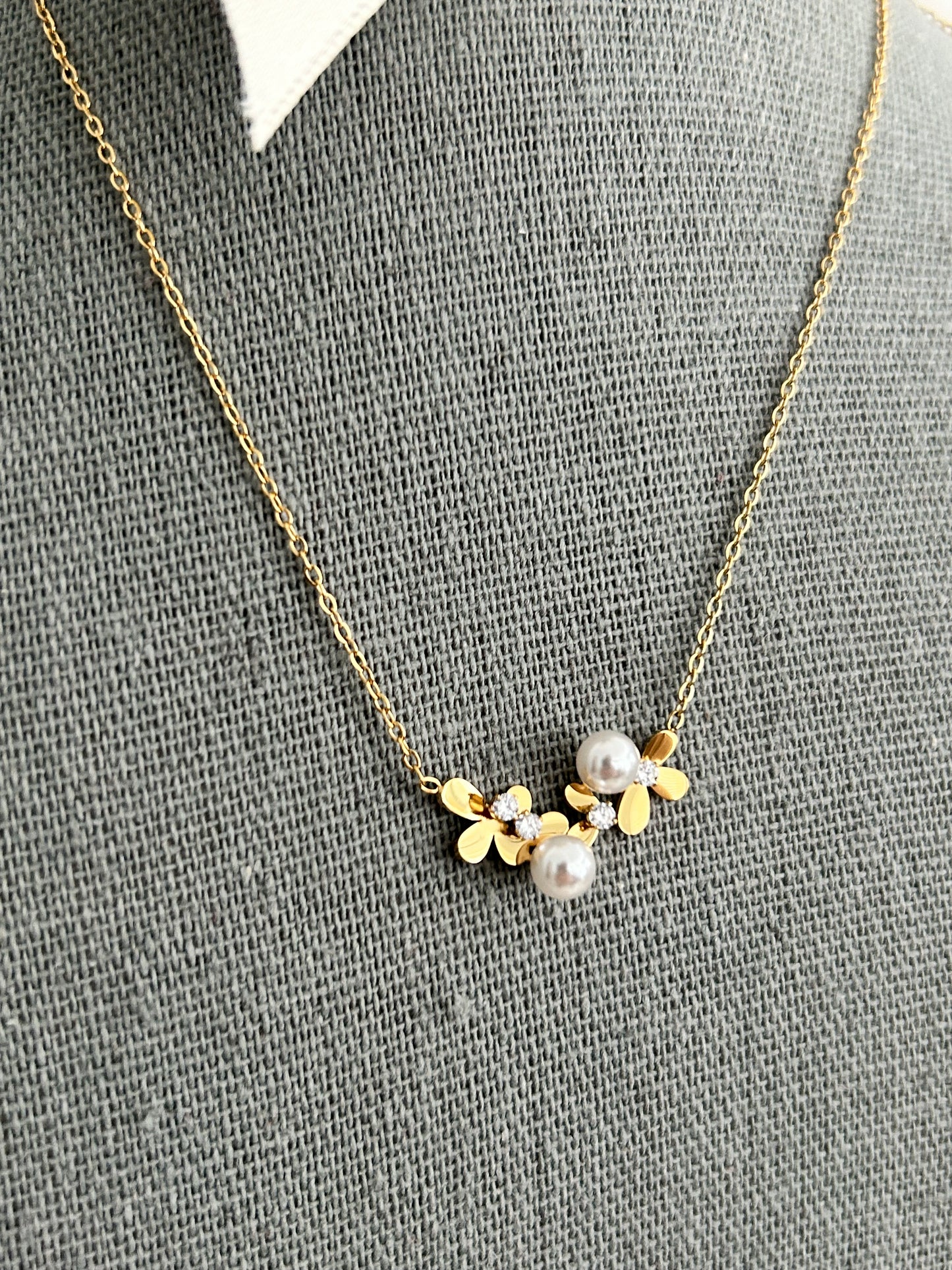 Lily Necklace • Little Flowers Pearly Necklace