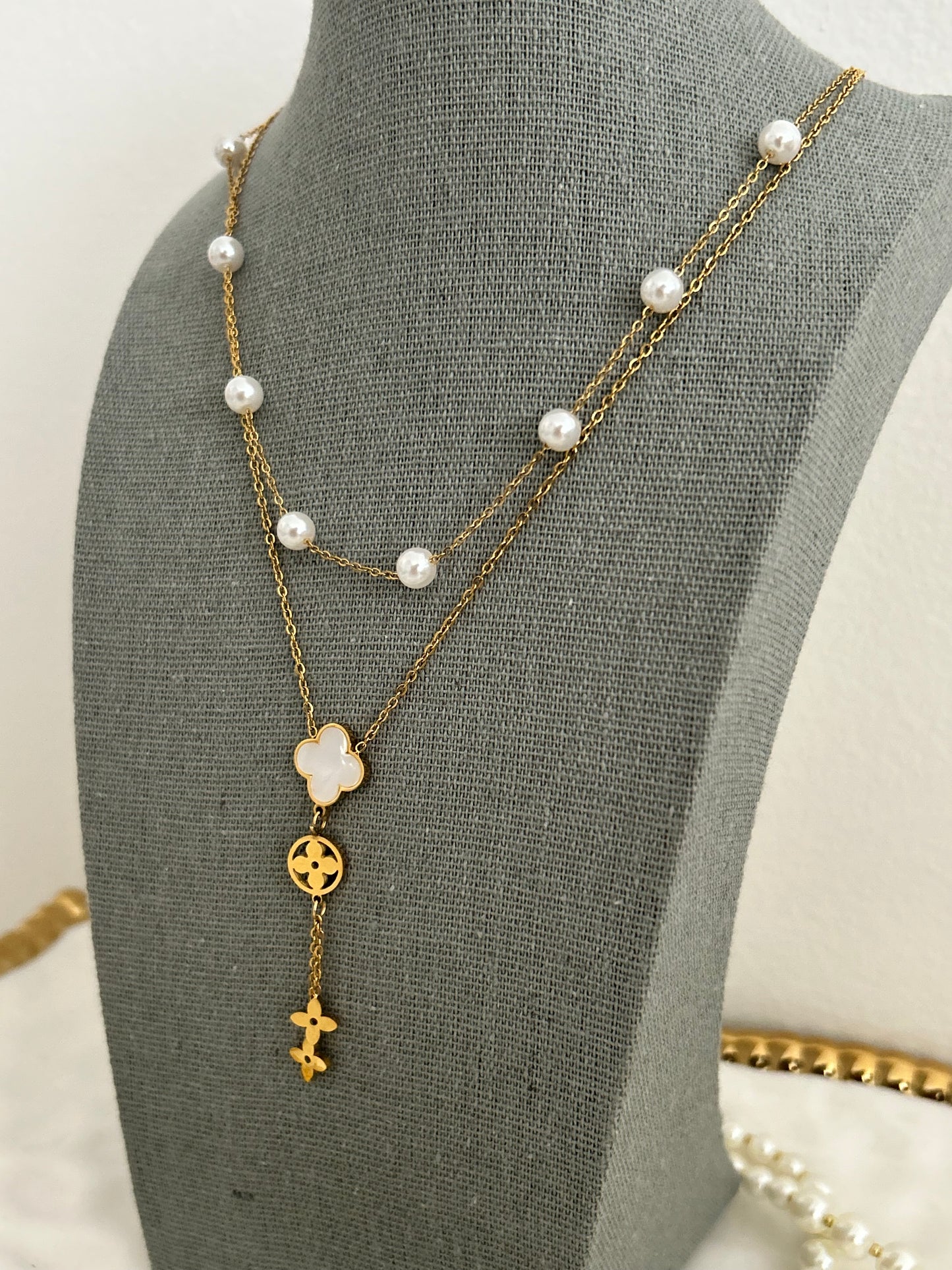 Adara necklace • Double layer pearl and clover necklace