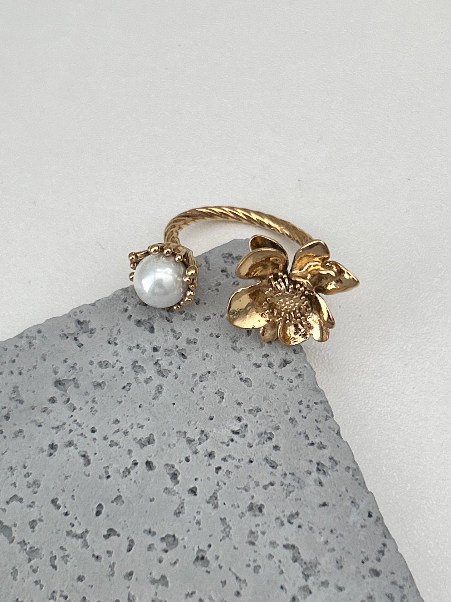 Faiza Ring • Gold flower and pearl adjustable ring