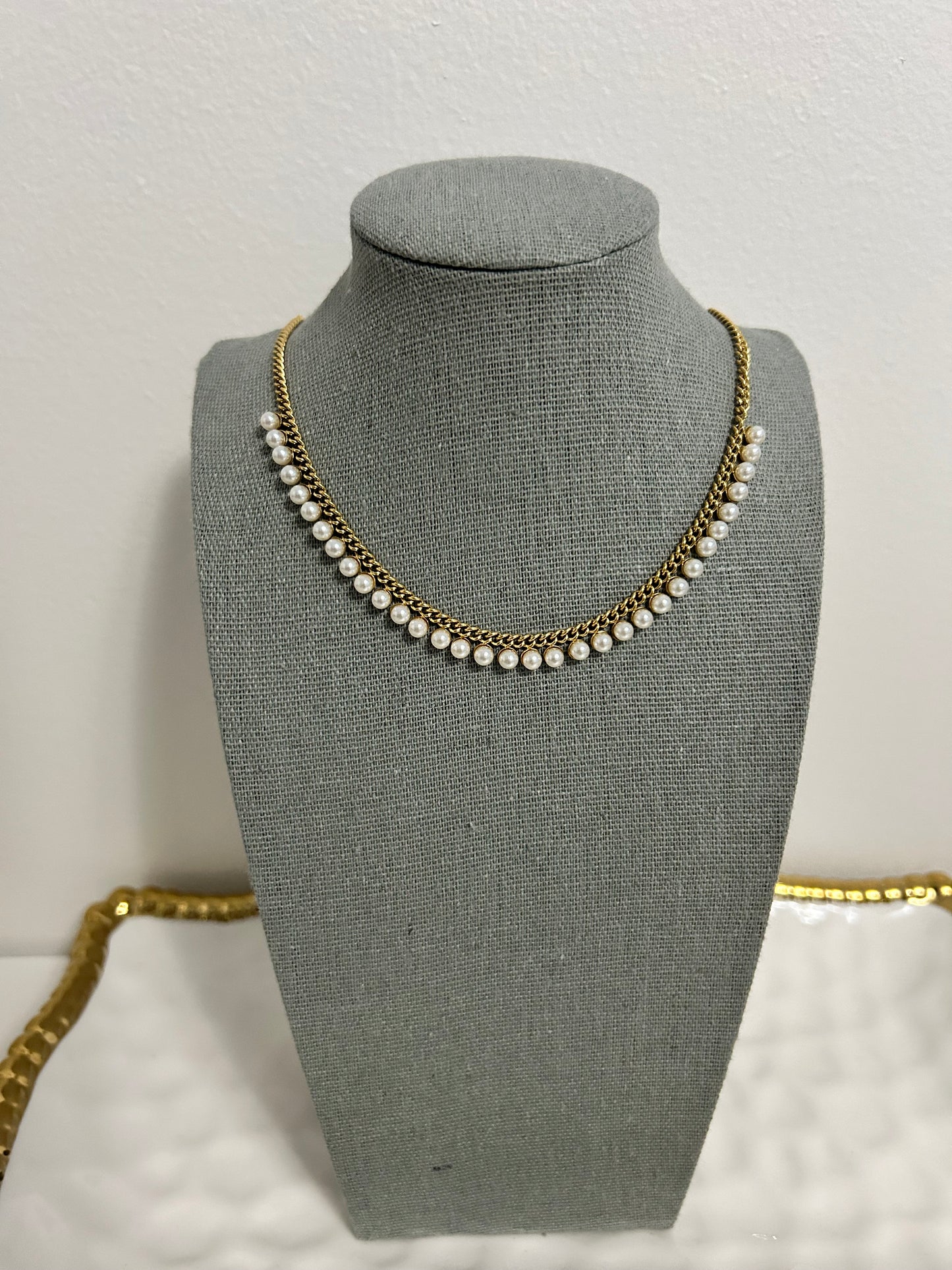 Malayka Necklace • Gold pearl necklace