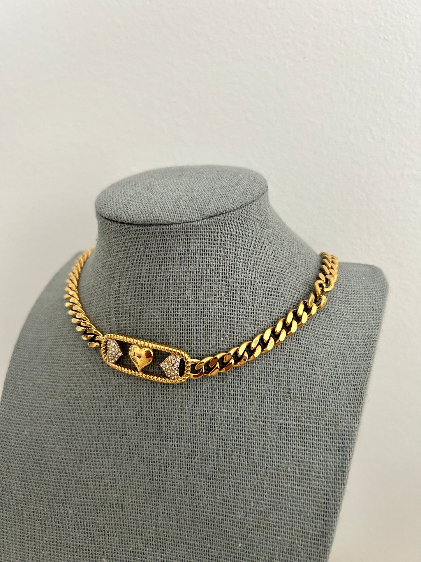 Nudrat Necklace - Cuban link style heart necklace