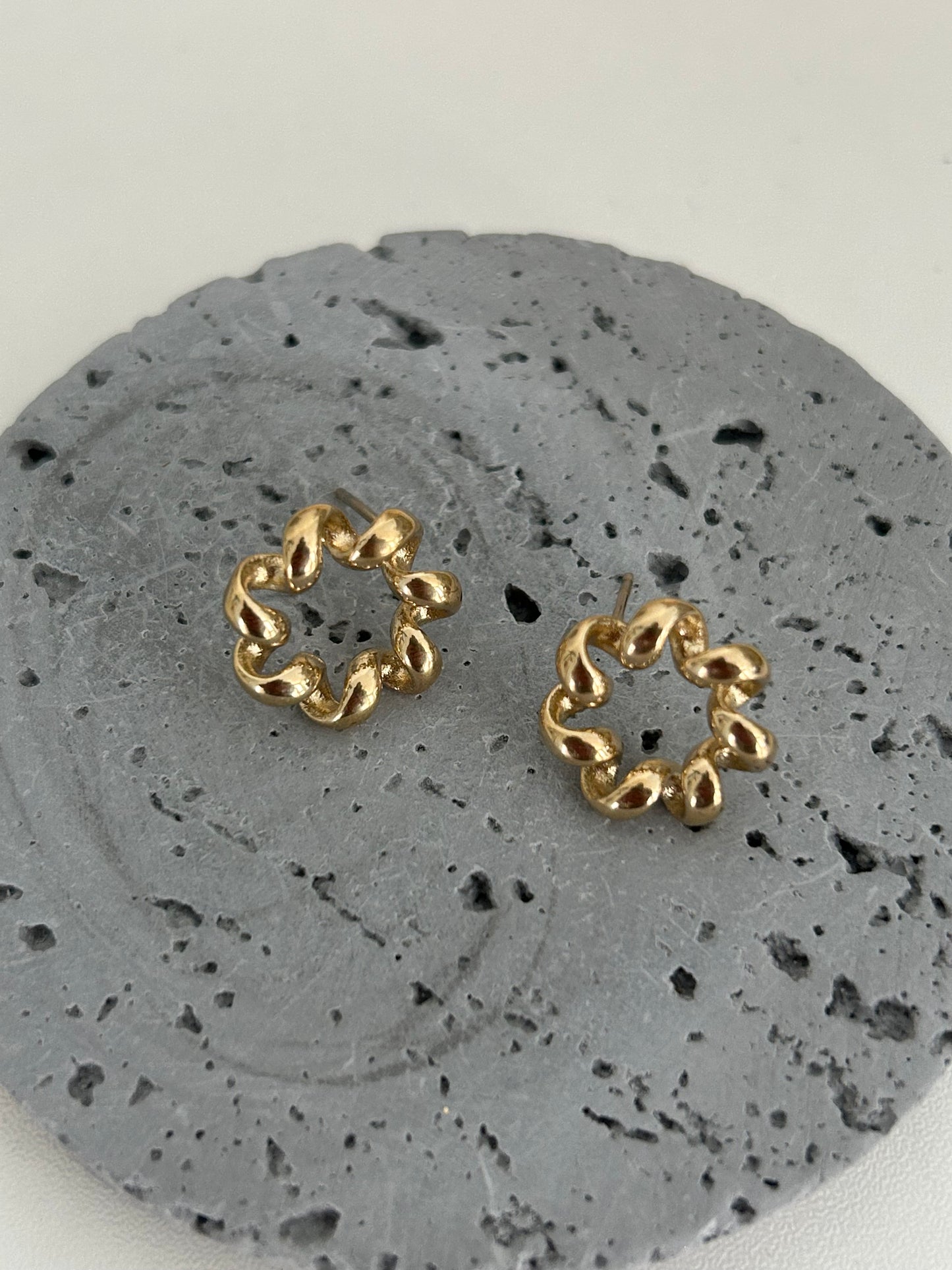 Beatrice studs earrings