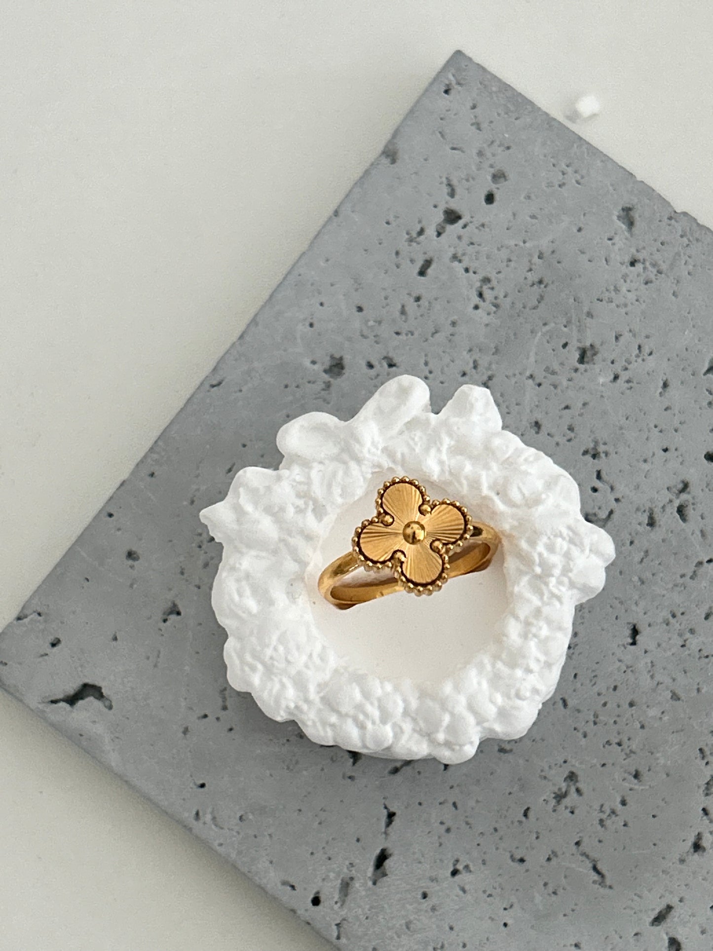 Aliya ring • gold four leaf clover