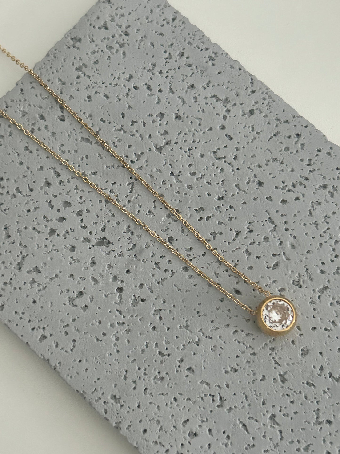 Zinia necklace • Single stone Necklace