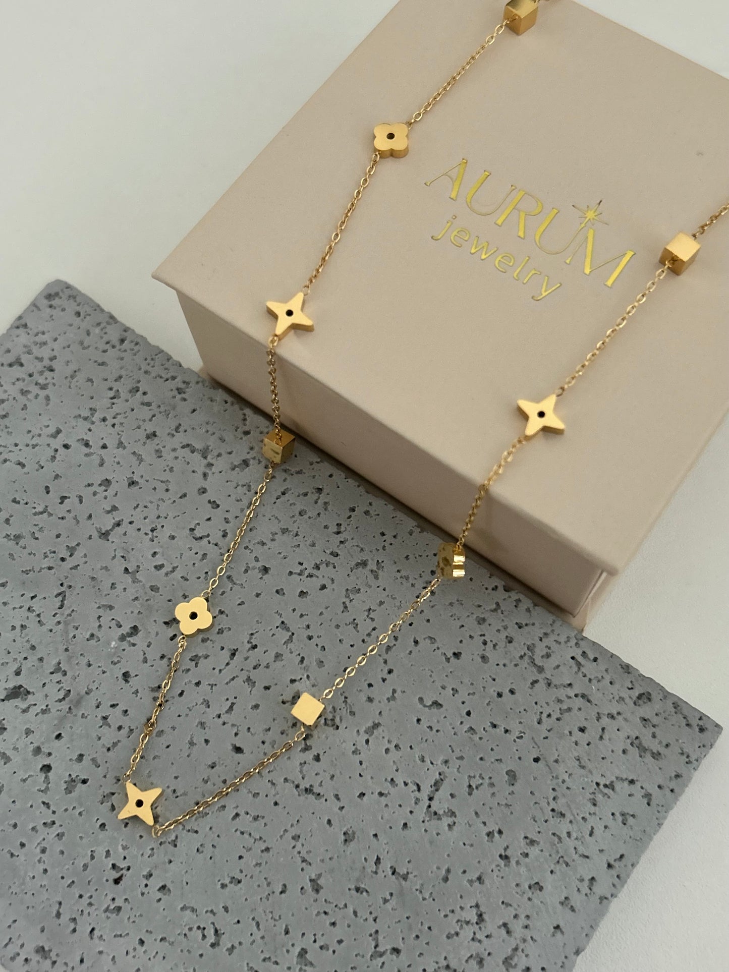 Killian necklace • Clover and Flowers Gold Necklace