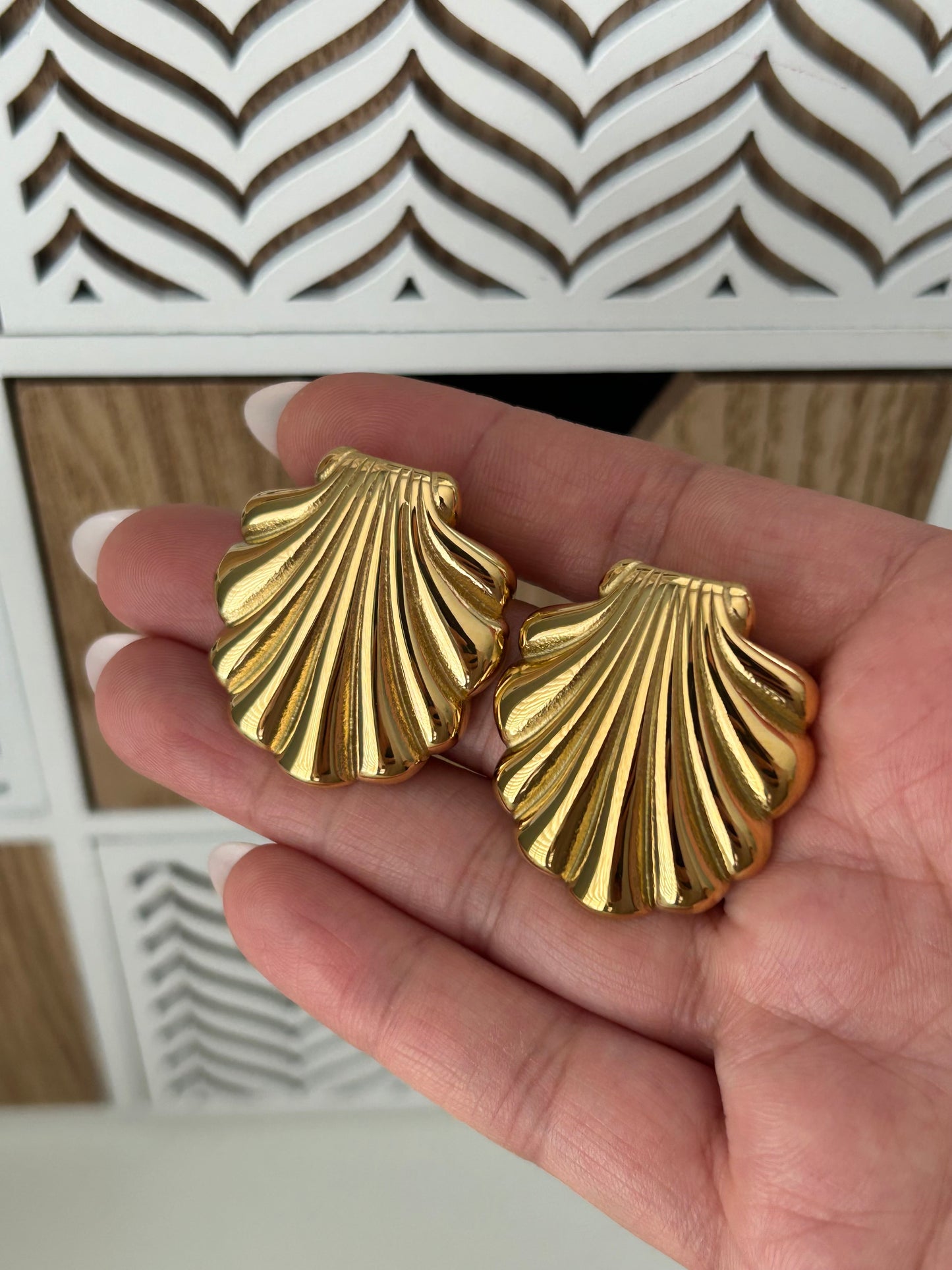 Aurelia Earrings • Seashell Chunky earrings