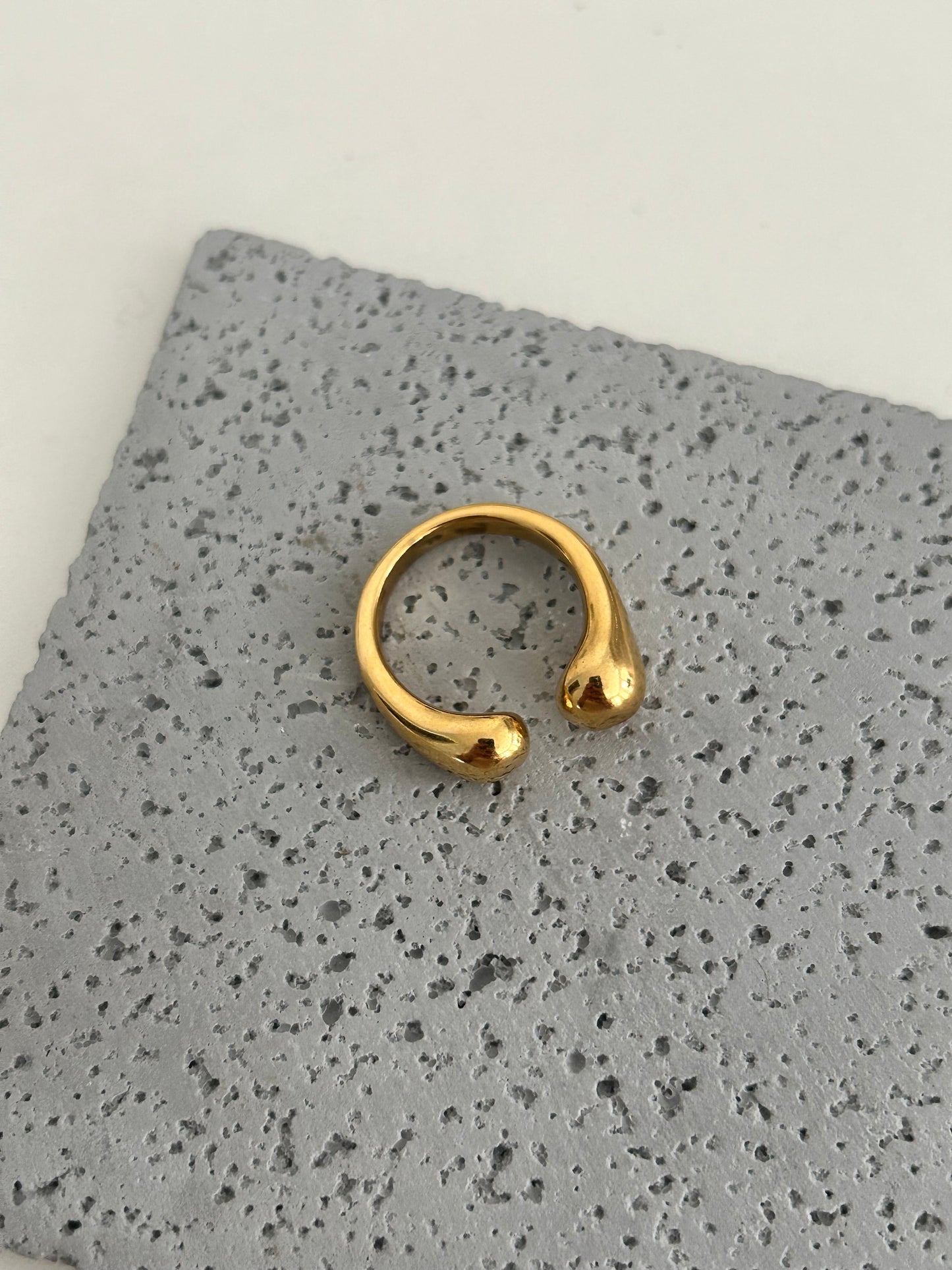 Masumi Ring • Gold minimal ring