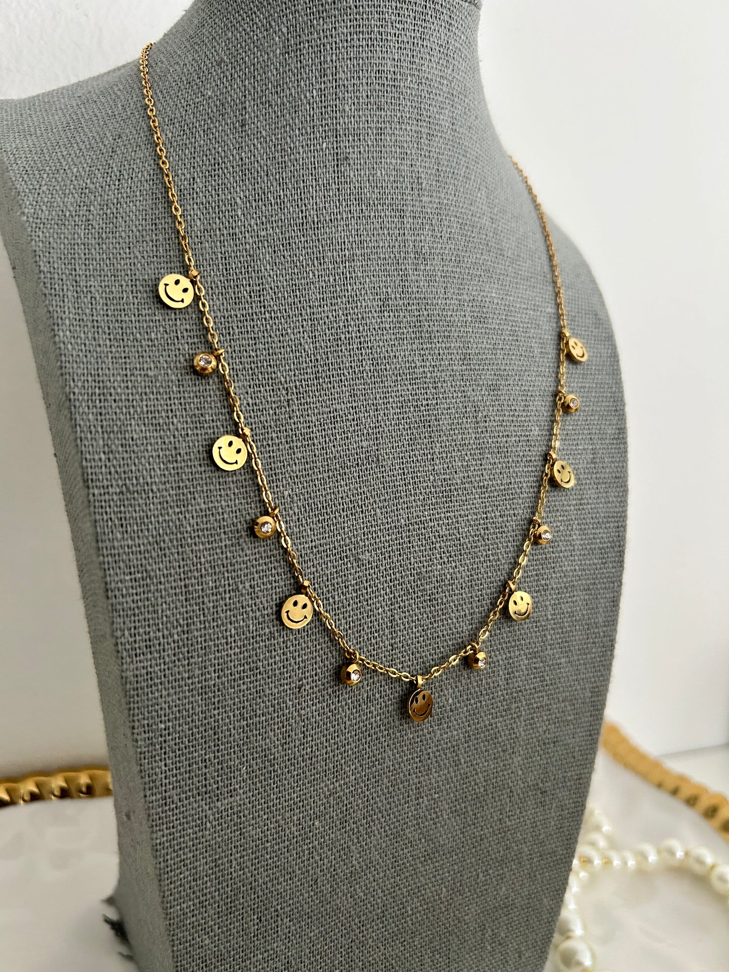 Samra necklace • Happy face necklace