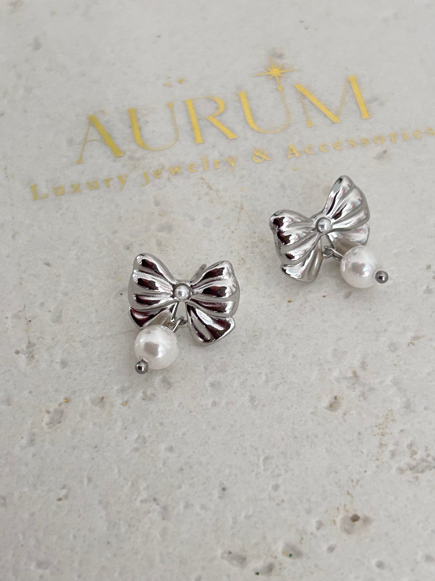 Nazia earrings • Bow earring with pearl accent