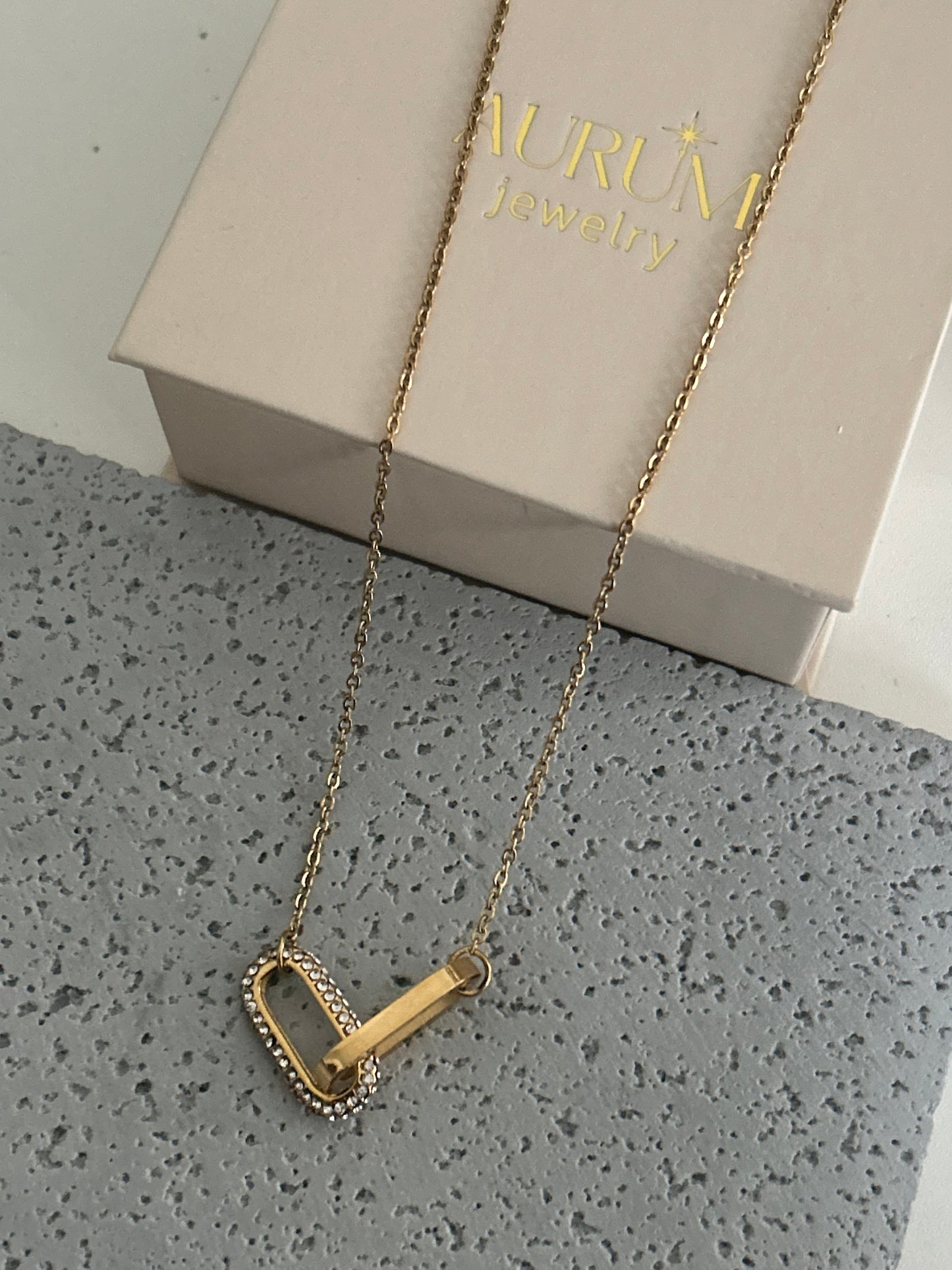 Laisa necklace • Link Gold Necklace