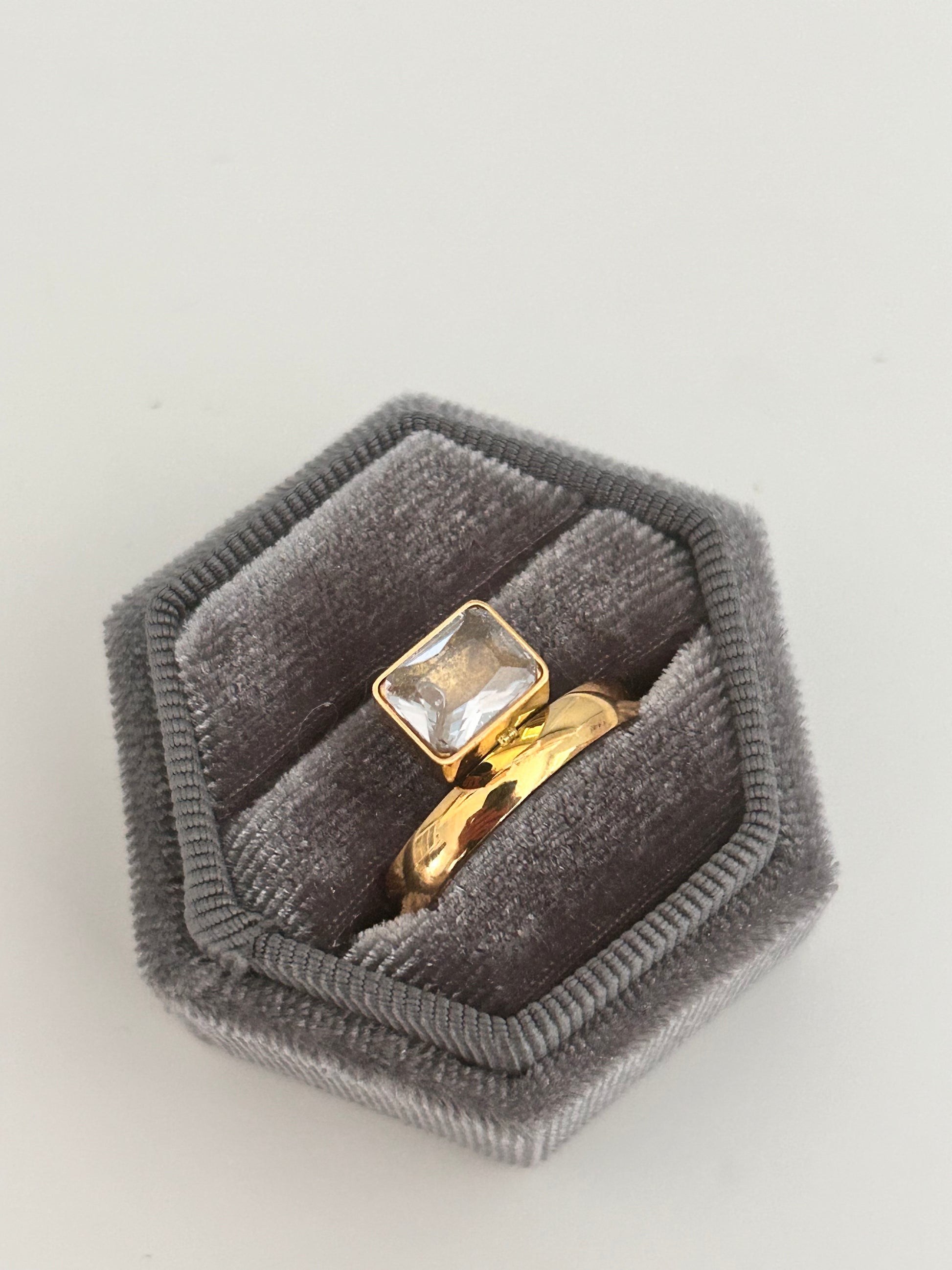 Chic rectangular zirconia ring