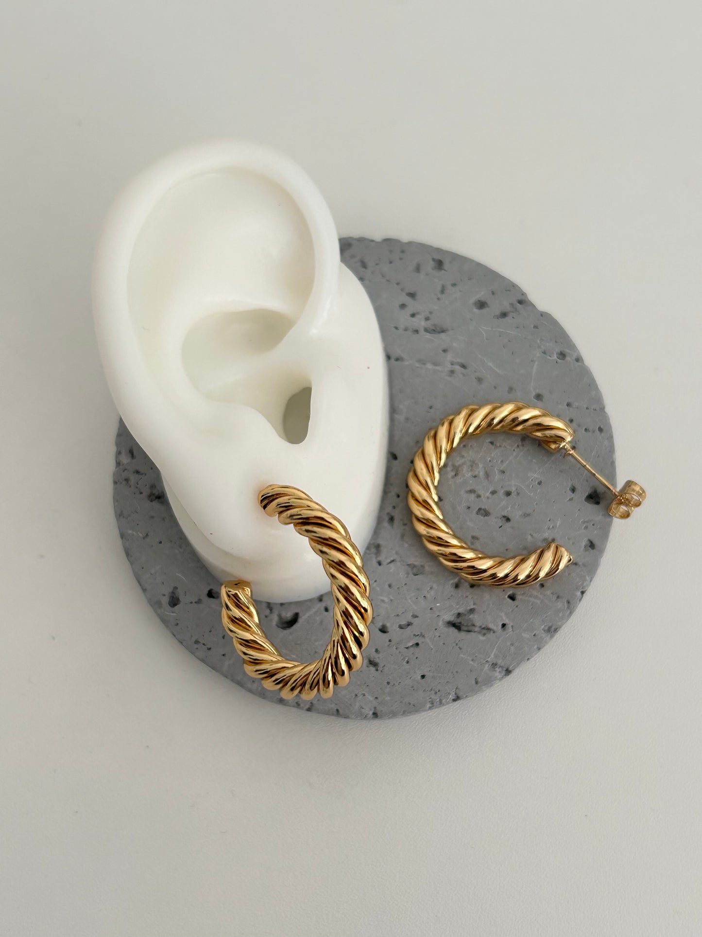 Noor-ul-ain Hoop Earrings