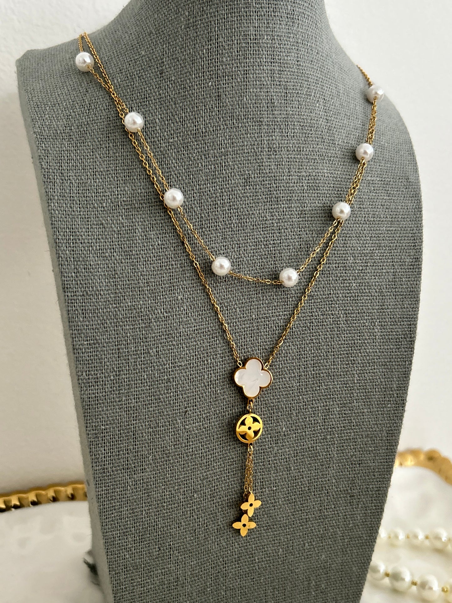 Adara necklace • Double layer pearl and clover necklace