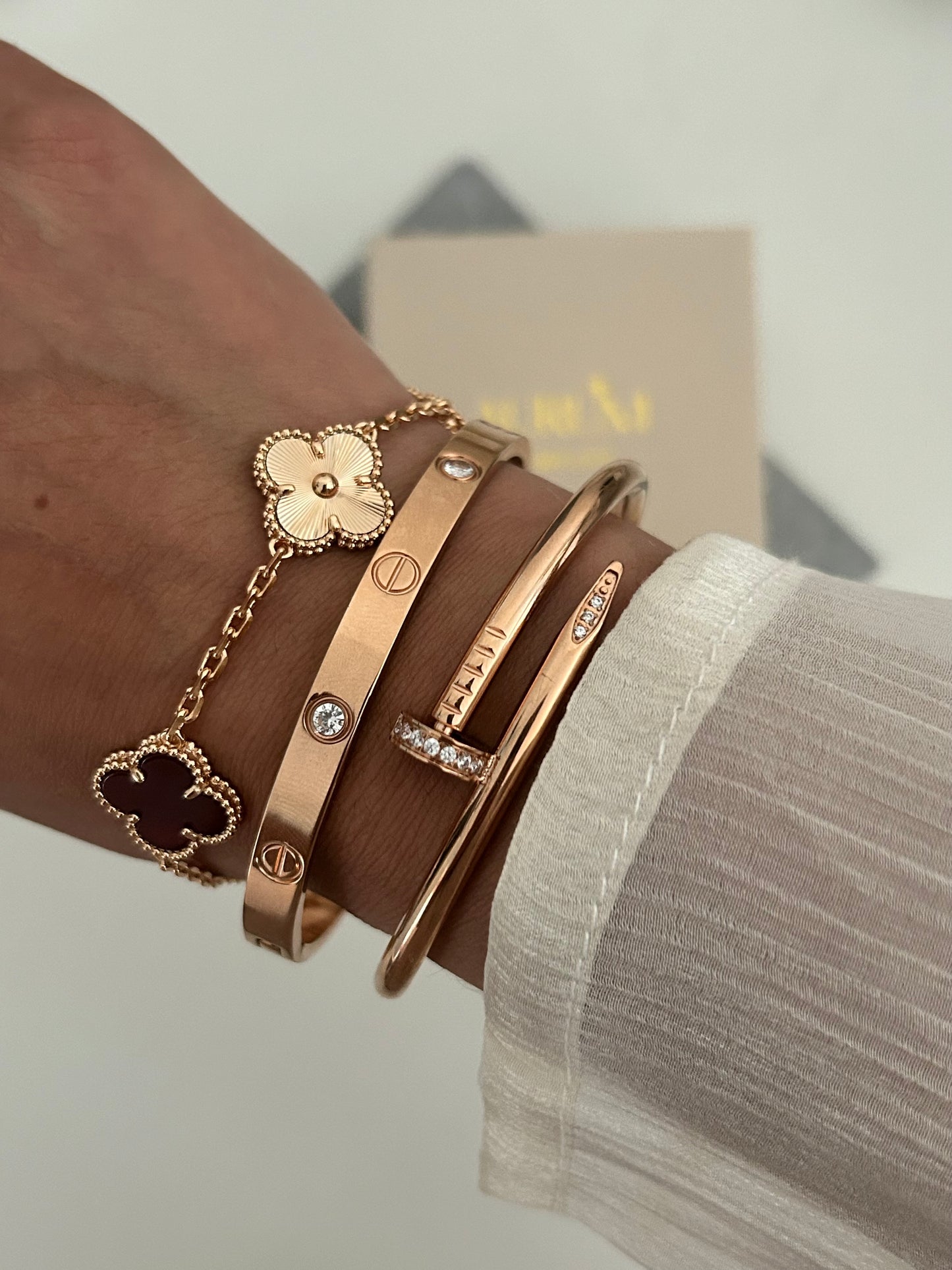 Anisa bracelet - Four-leaf Rose Gold and wine clover bracelet