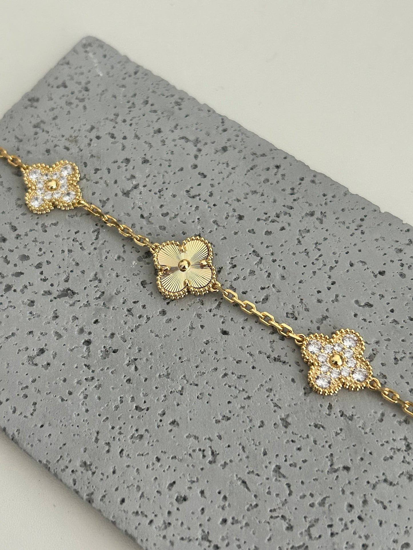 Safina bracelet - Four-leaf Gold clover sparkle bracelet