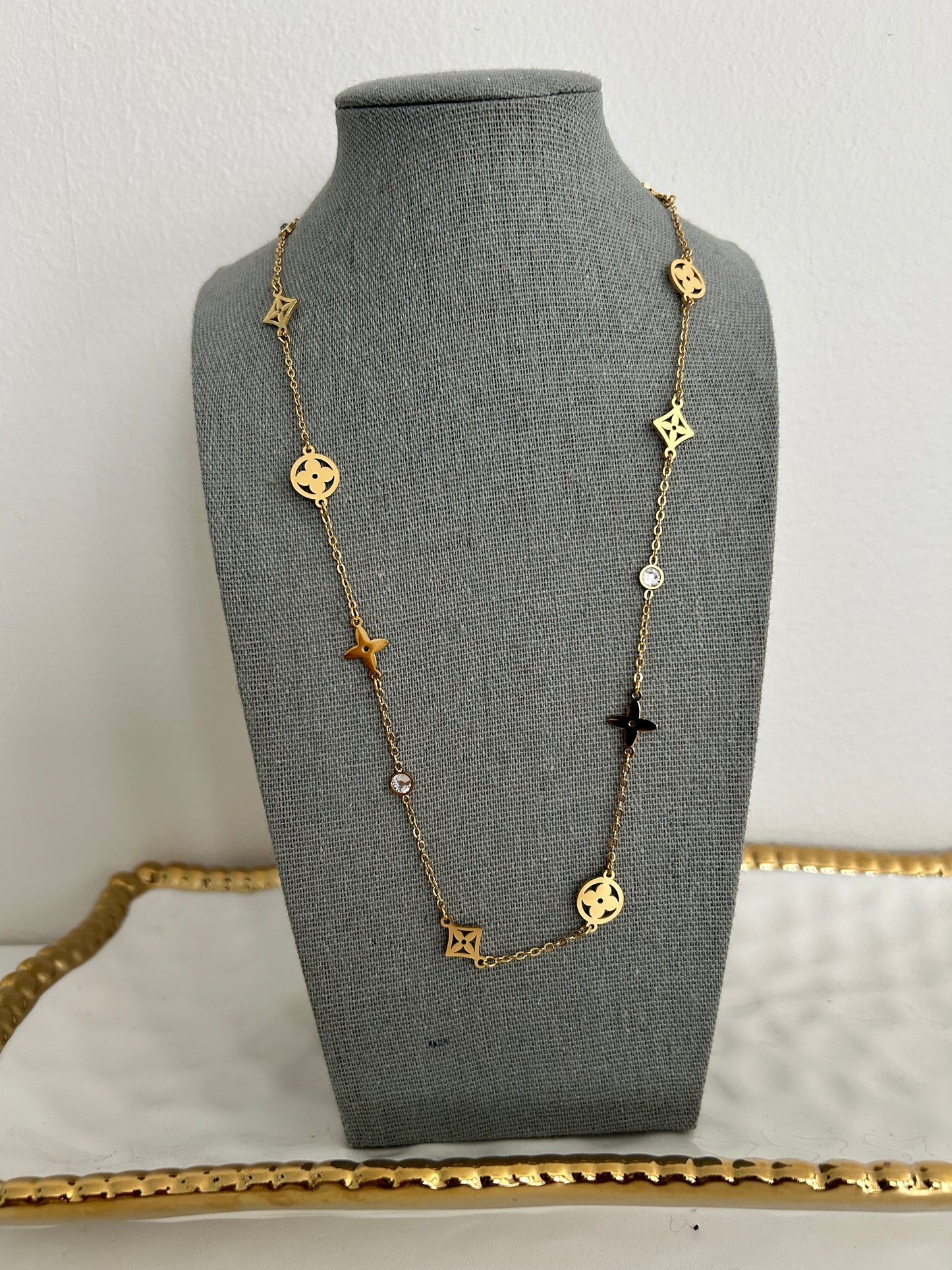 Mona necklace • Long Flowers and Clovers Necklace