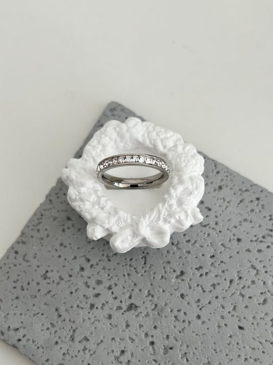 Zoha Ring • Non-tarnish bling silver band ring