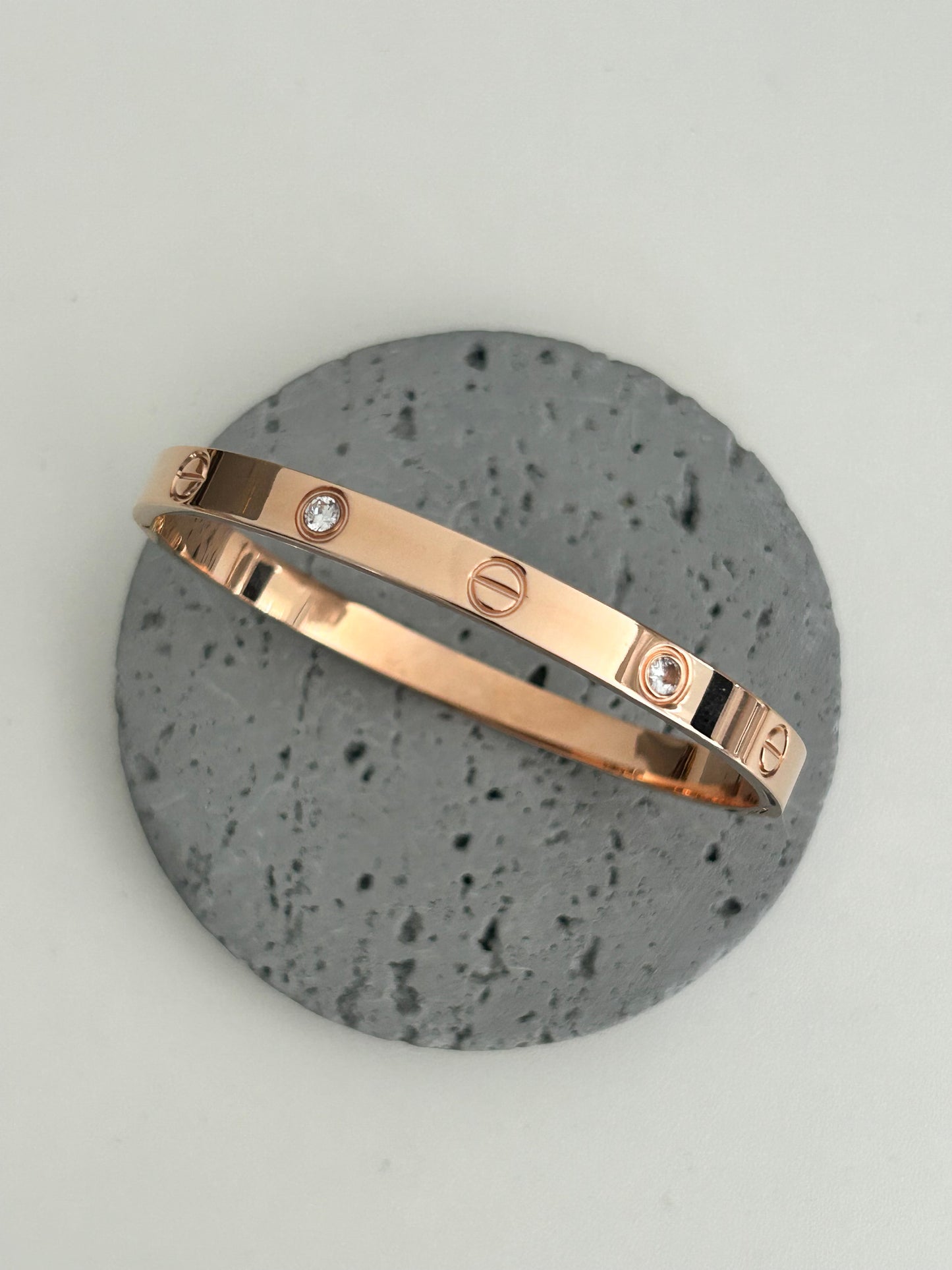 Aurum Amelia rose gold love bangle with stones