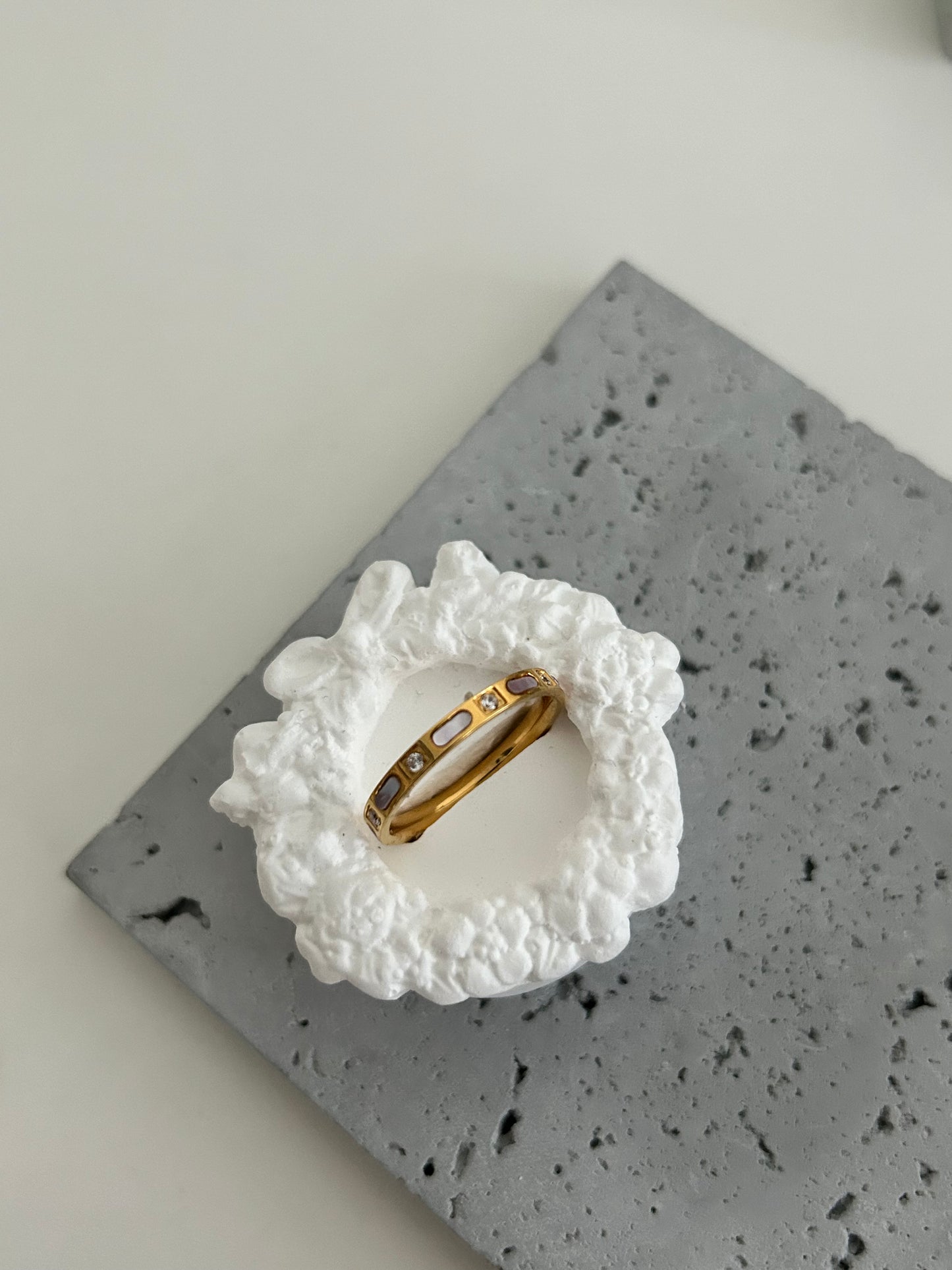 Berry Ring • Gold minimalist band ring