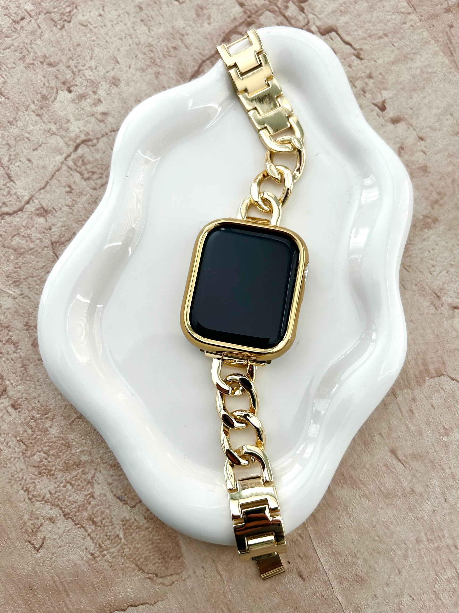 Ariana Elevate your Apple Watch with our Gold Apple Watch strap. Make a statement with every glance at your wrist.